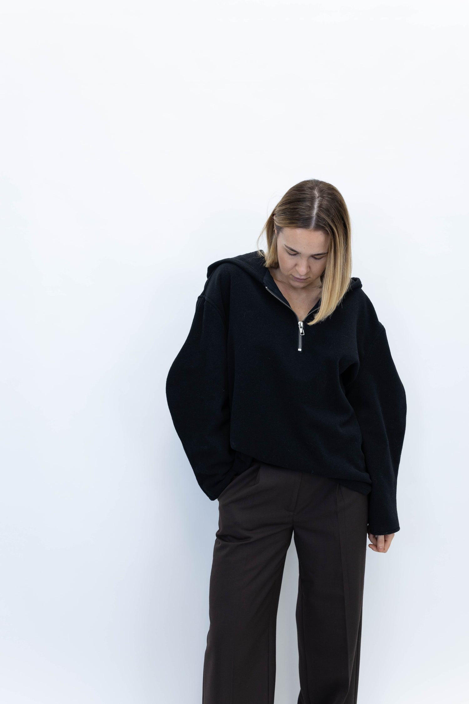 HOODIE IN BLACK SWEAT STUDIO CUT 