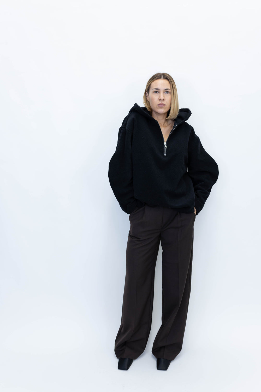 HOODIE IN BLACK SWEAT STUDIO CUT 