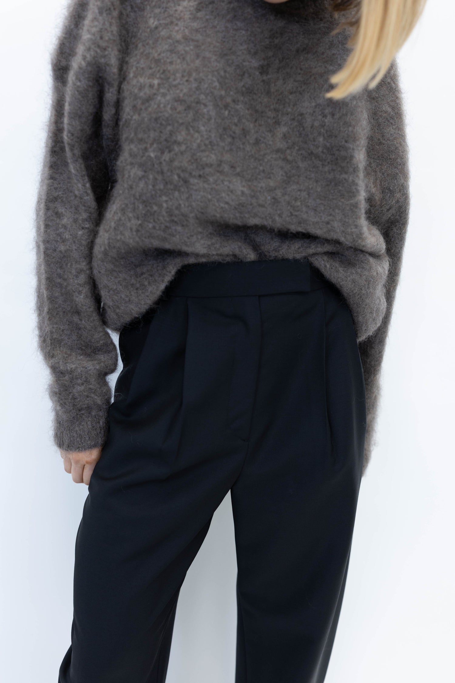 ROUND LEG SHAPED TAILORED TROUSERS PANTS ROHE 