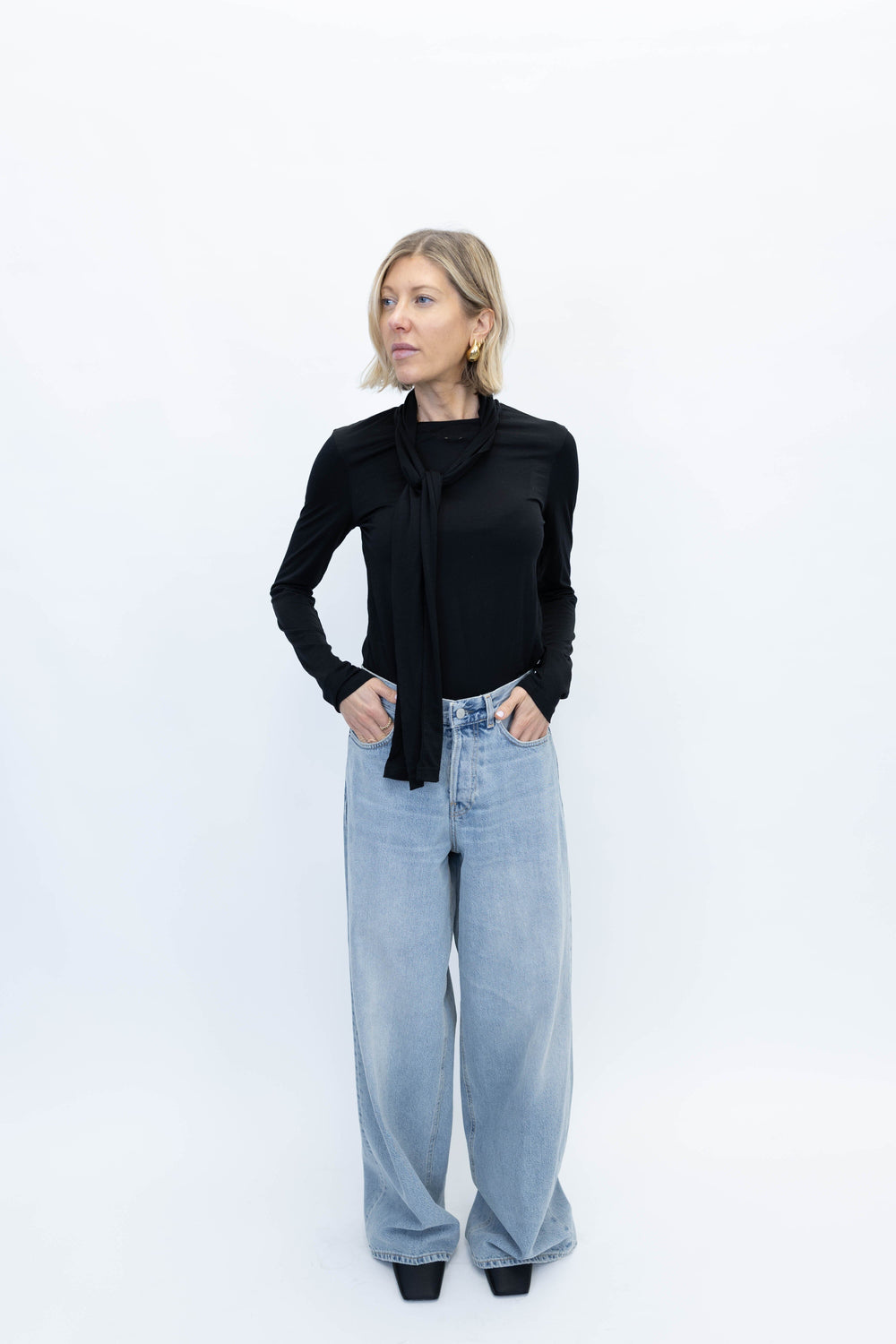 MERINO SCARF TOP IN BLACK TOP ROHE 