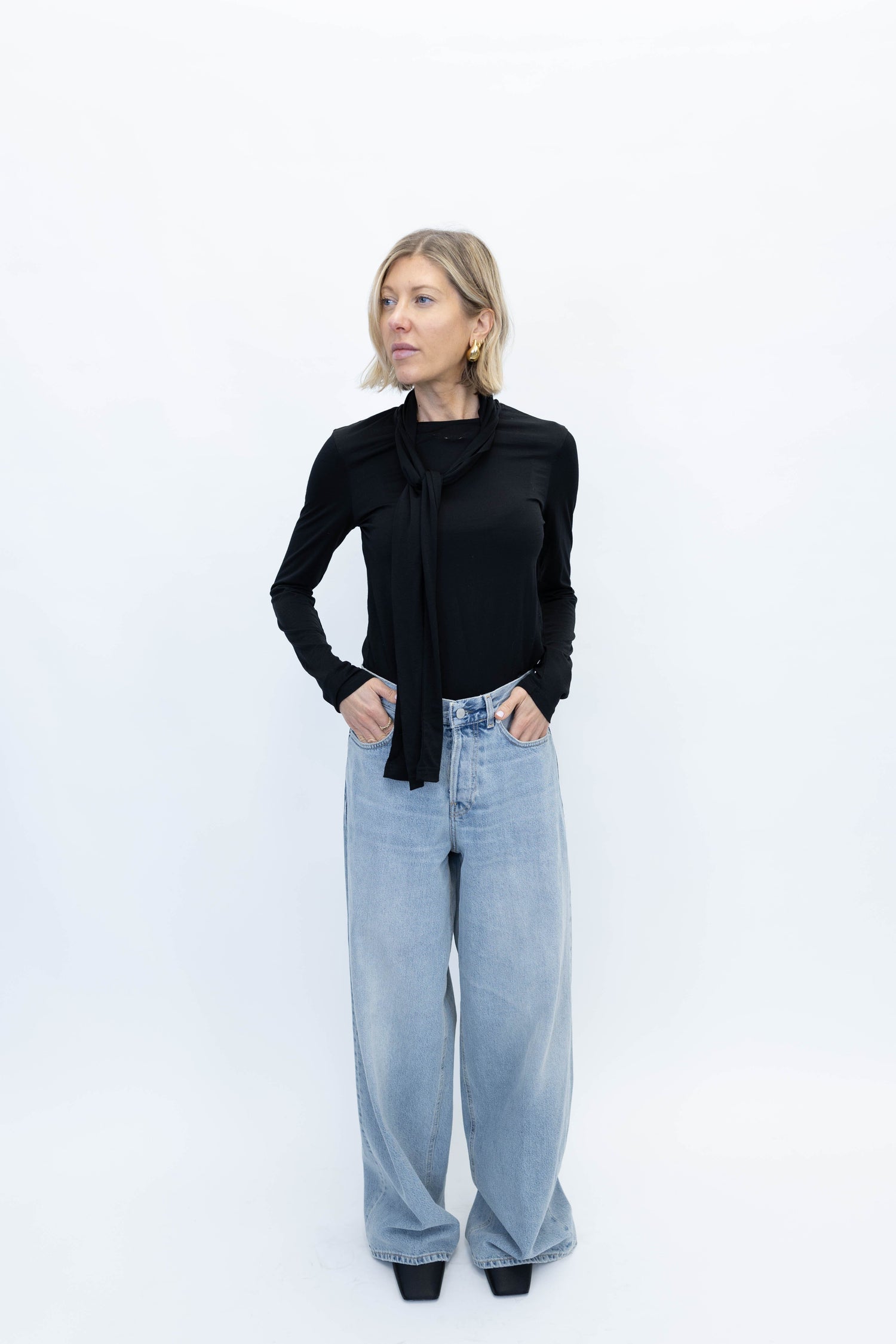 MERINO SCARF TOP IN BLACK TOP ROHE 