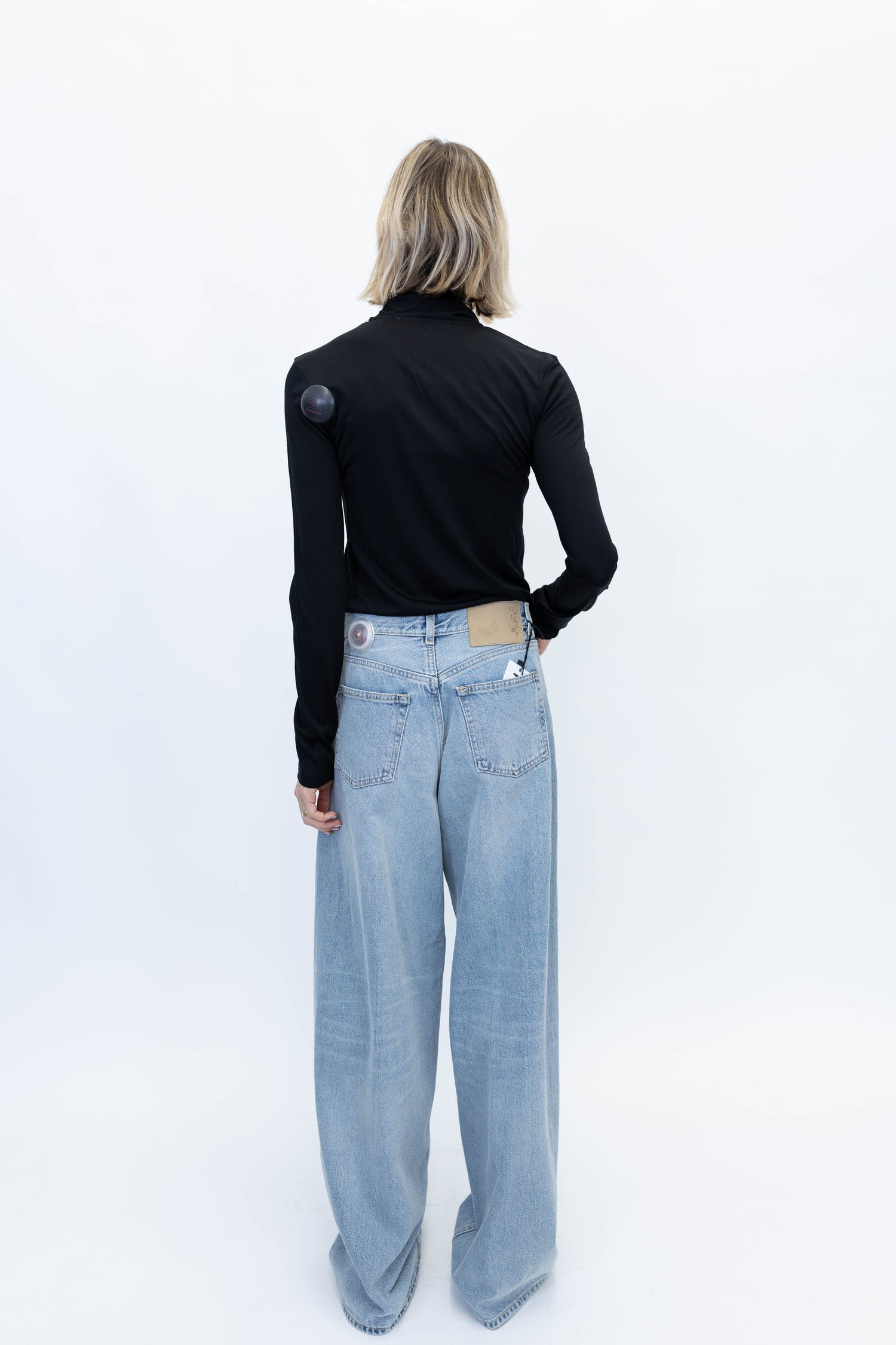 MERINO SCARF TOP IN BLACK TOP ROHE 