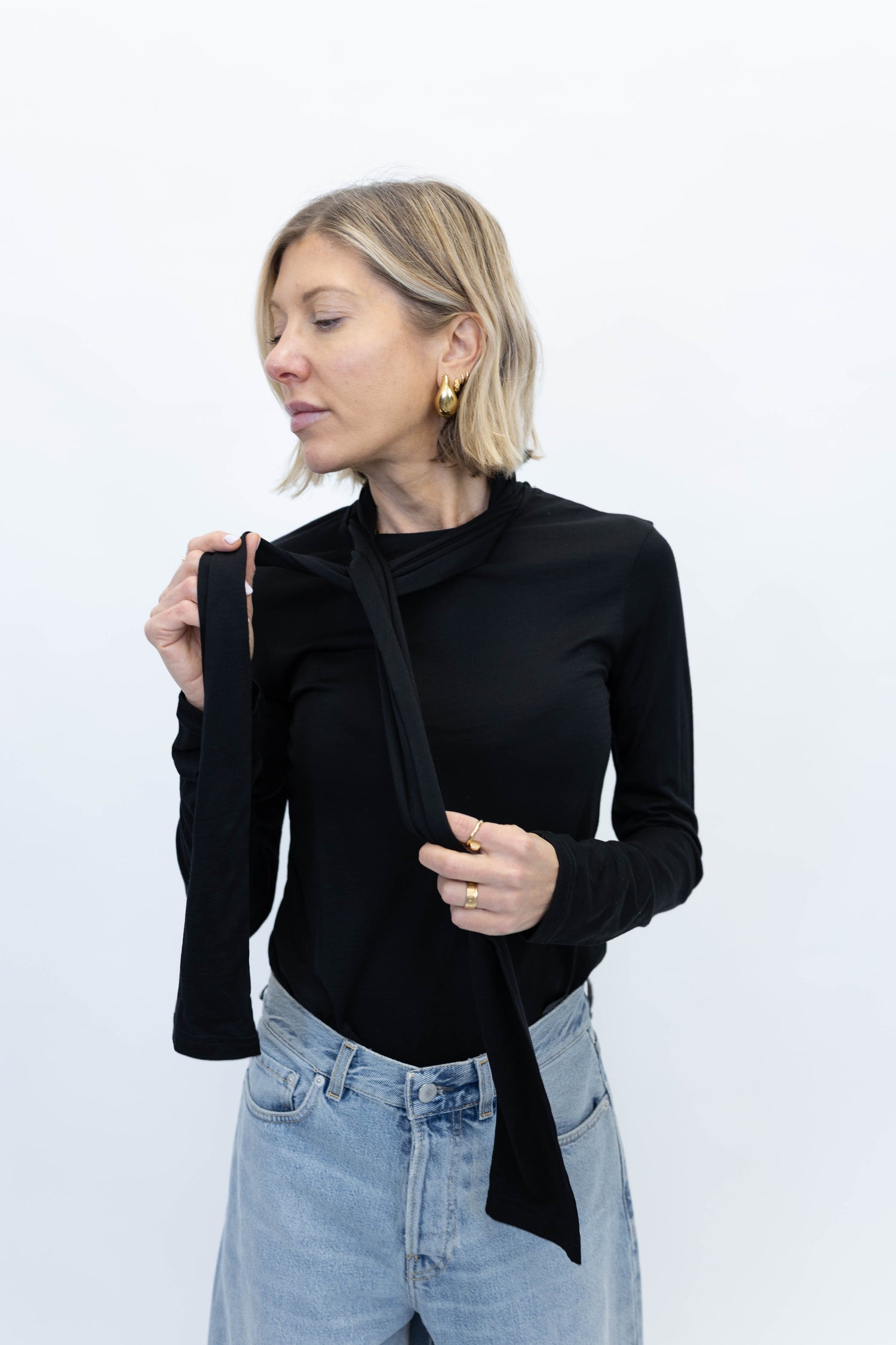 MERINO SCARF TOP IN BLACK TOP ROHE 
