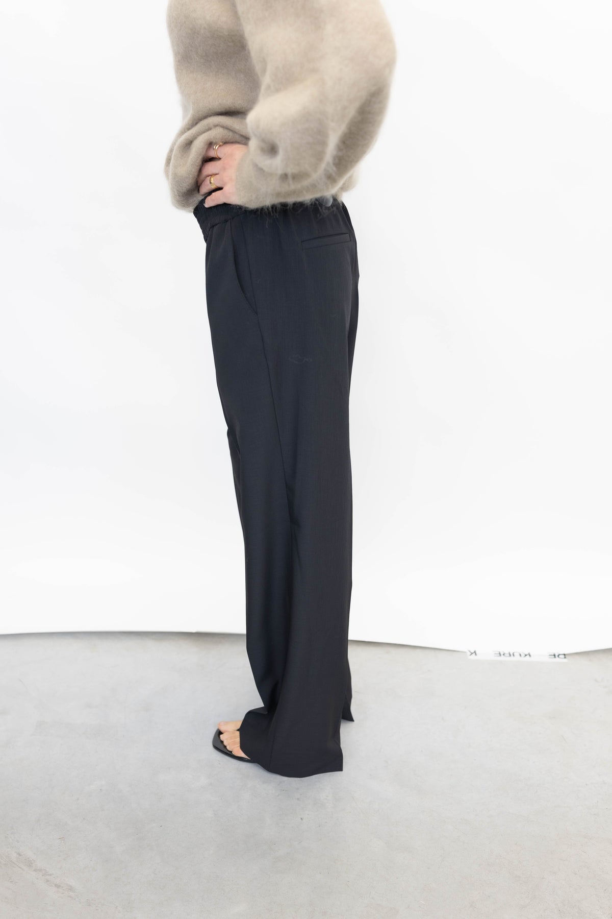 PINKY PANTS IN BLACK PANTS HERSKIND 
