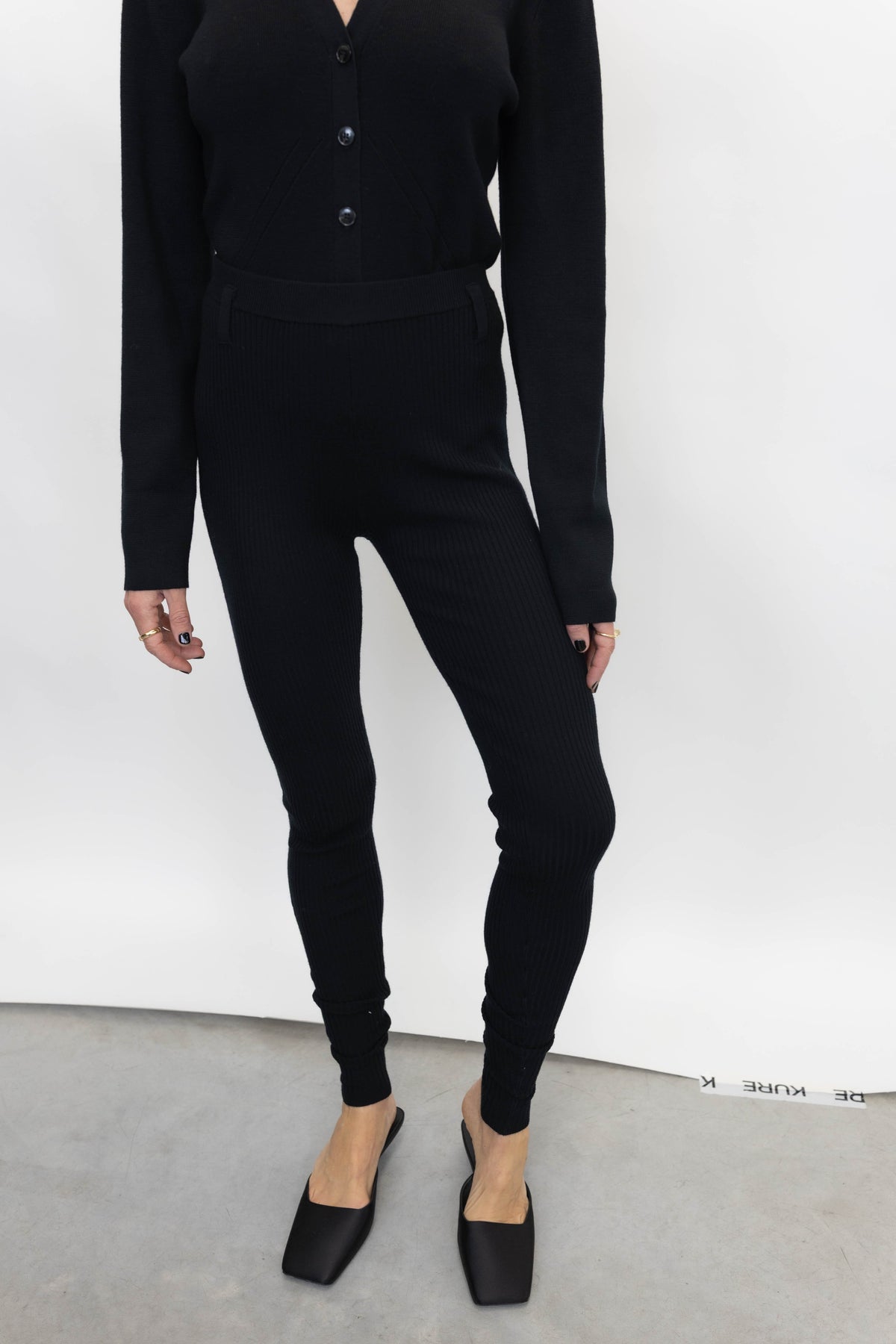 CARLOS LEGGING IN BLACK LEGGING HERSKIND 