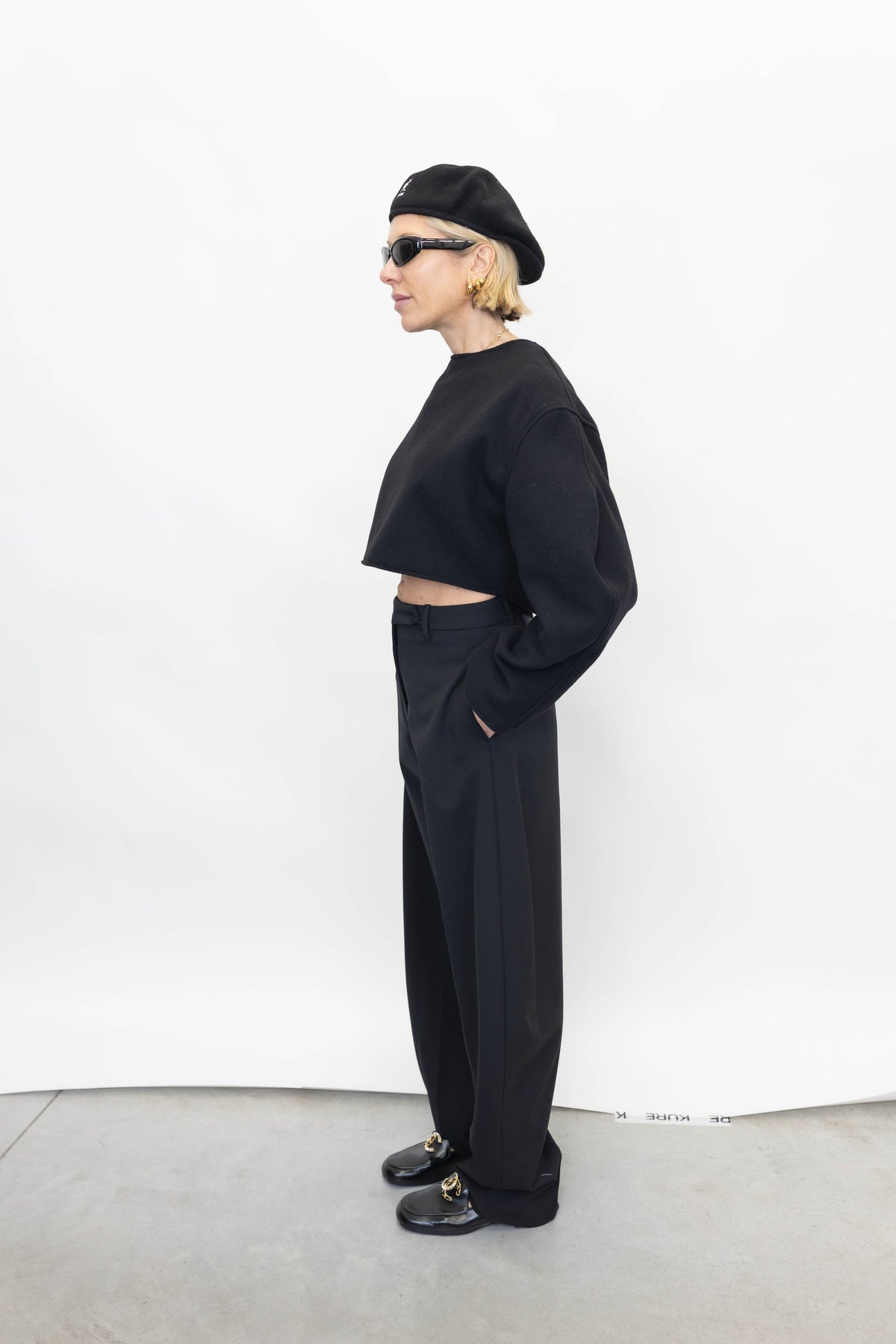 CROPPED WOOL BLEND TOP IN BLACK TOP STUDIO CUT 
