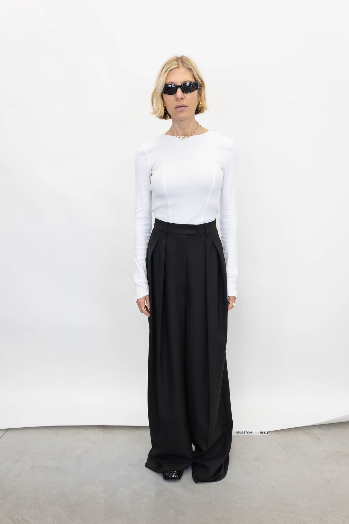 STUDIO CUT PLEATED PANTS IN BLACK PANTS STUDIO CUT 