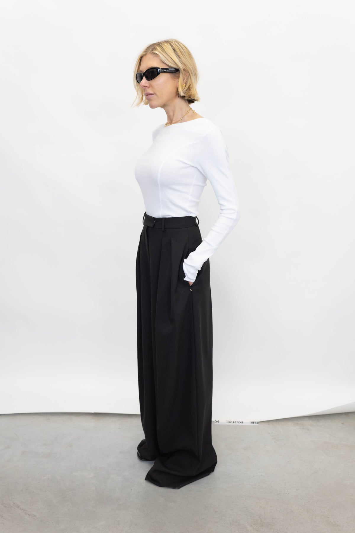 STUDIO CUT PLEATED PANTS IN BLACK PANTS STUDIO CUT 