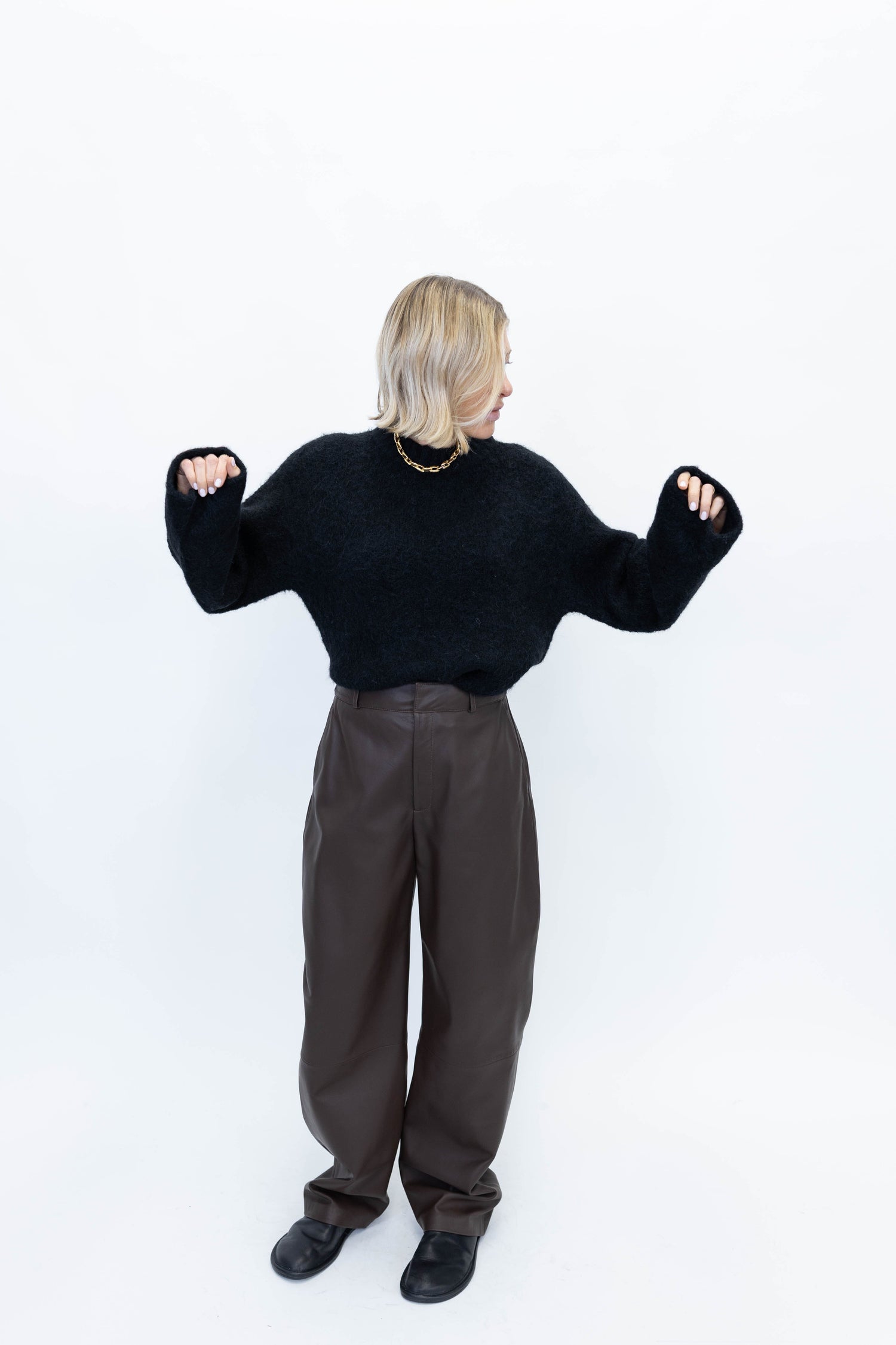 CULT KNIT O-NECK KNIT OVAL SQUARE 