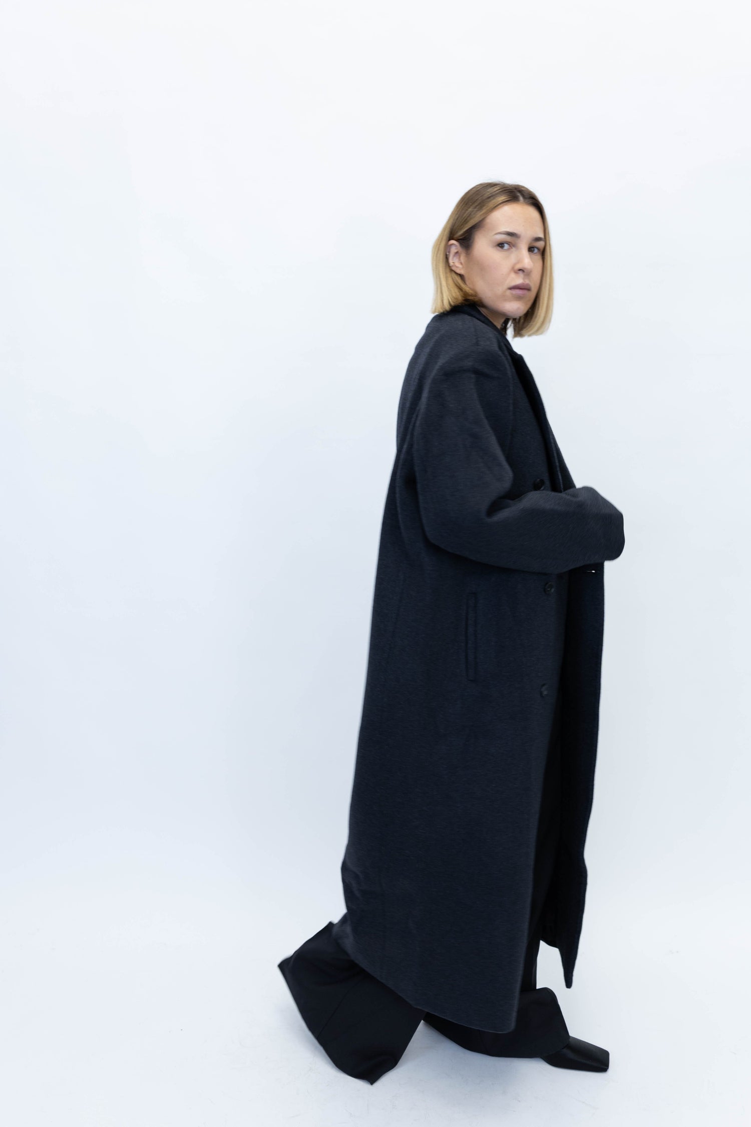 DOWE WOOL COAT IN CHARCOAL COAT ONE&OTHER 