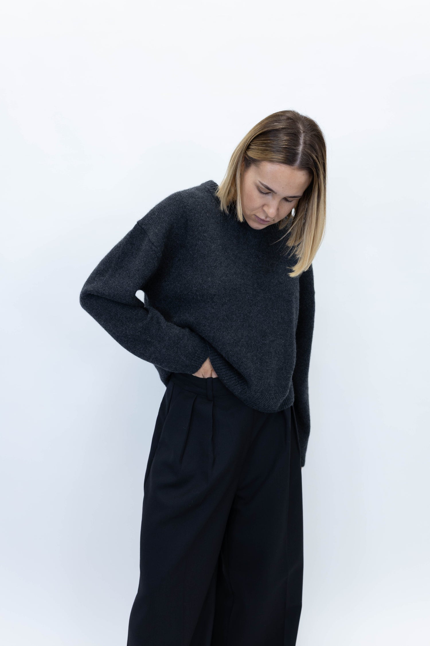 WONDER PURE CASHMERE BLOUSE IN DARK GREY KNIT HERSKIND 