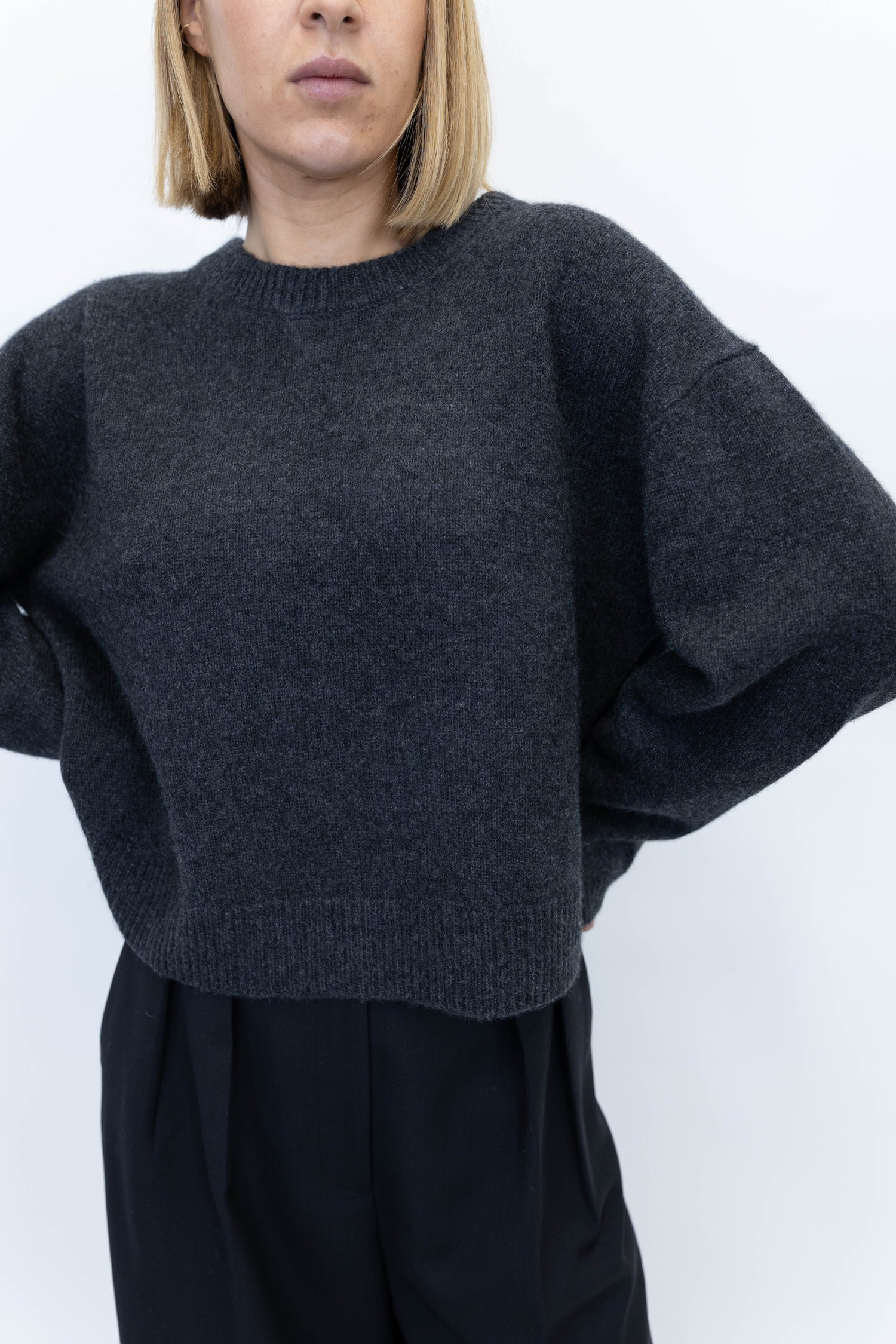 WONDER PURE CASHMERE BLOUSE IN DARK GREY KNIT HERSKIND 