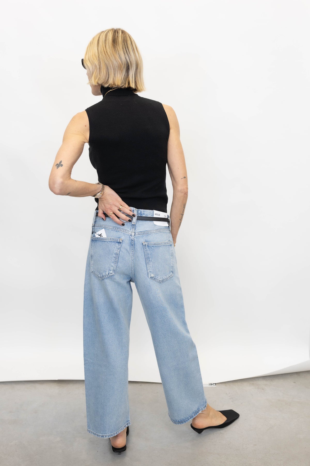 ARC BOW-LEG JEAN IN BLUE JEANS AGOLDE 