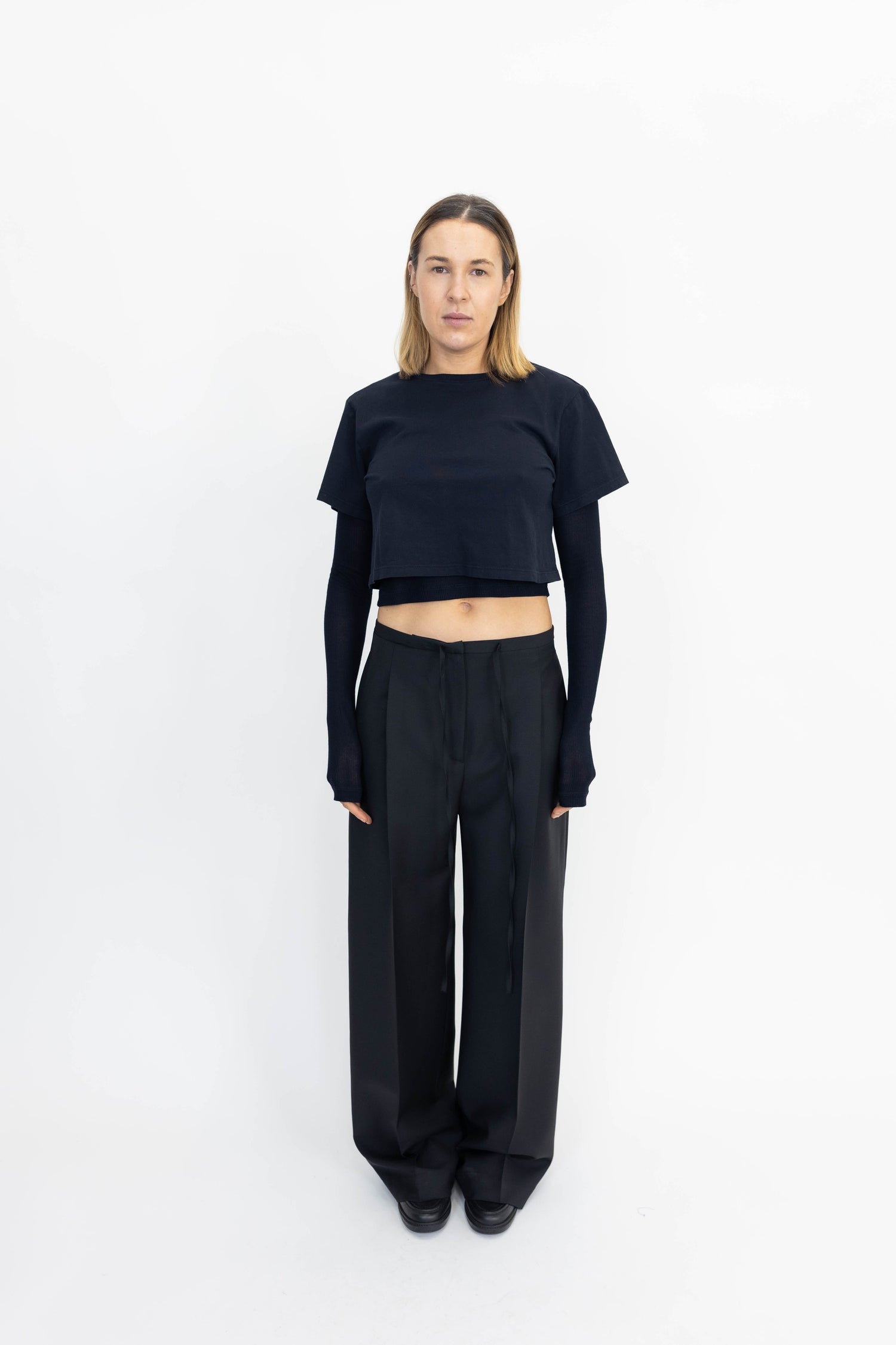 ROMILY TEE IN BLACKENED NAVY TEE AGOLDE 