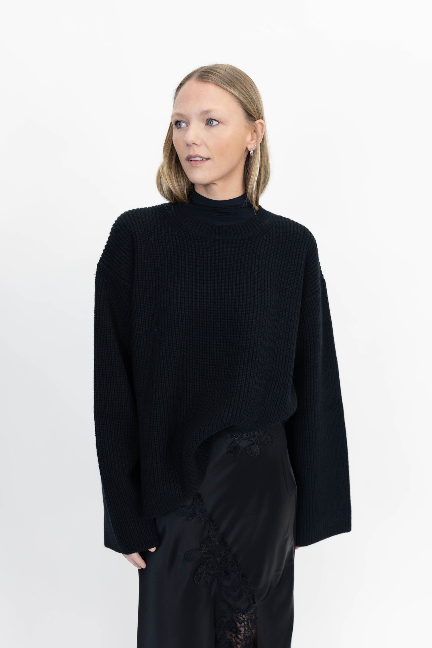 MAURA CASHMERE KNIT IN BLACK KNIT NANUSHKA 