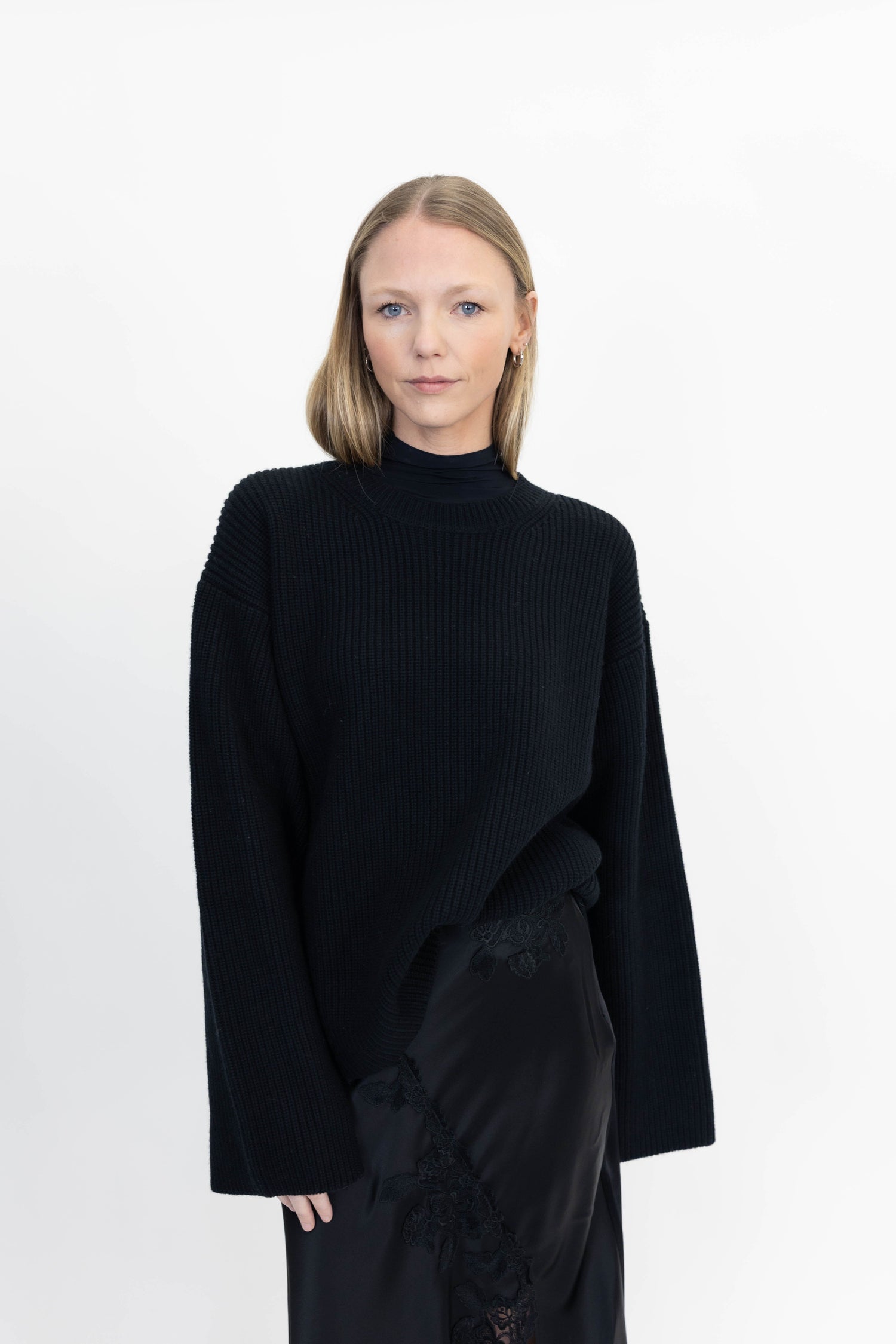 MAURA CASHMERE KNIT IN BLACK KNIT NANUSHKA 