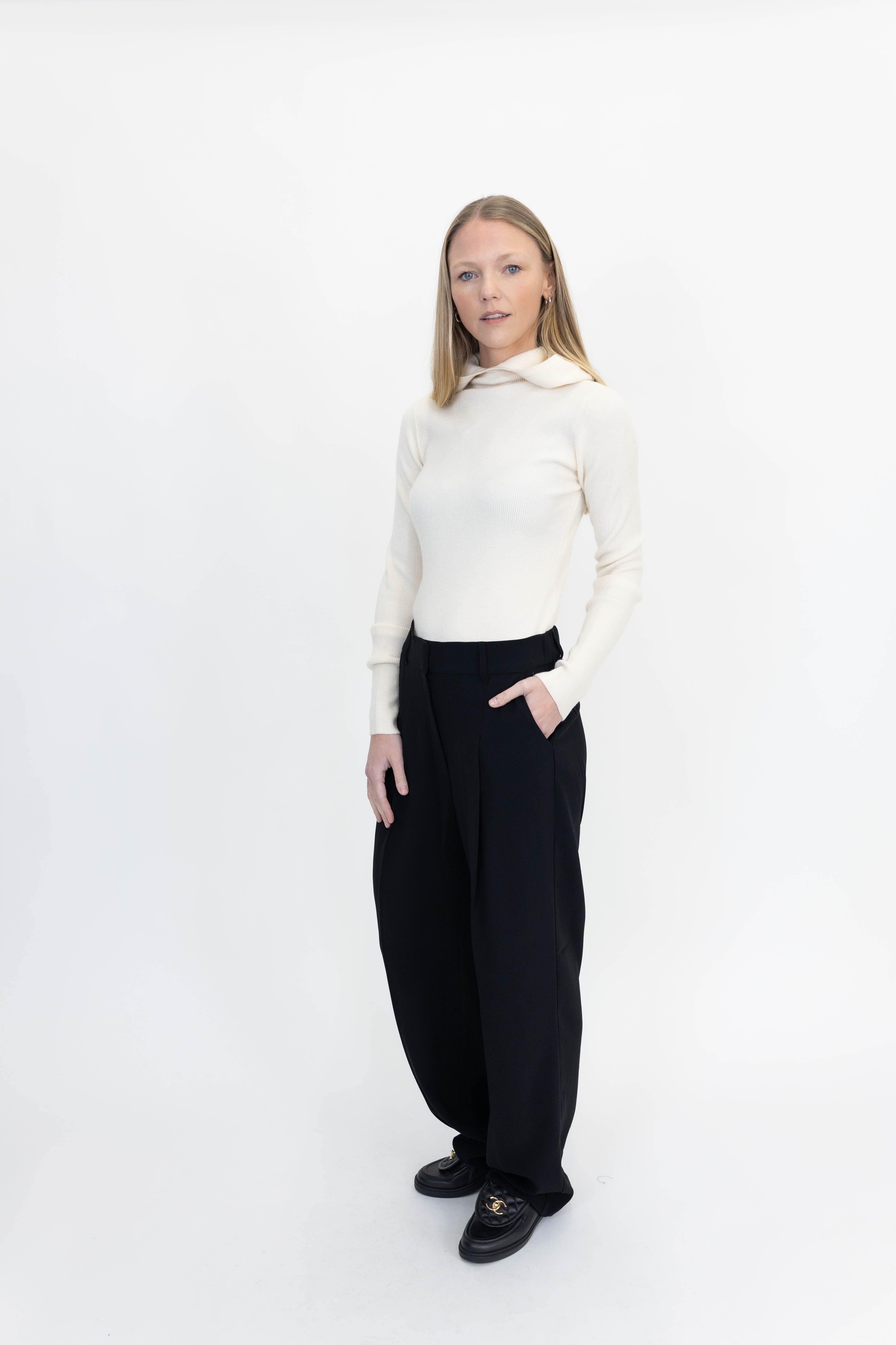 ALANIS HOOD KNIT IN OFF WHITE KNIT OVAL SQUARE 