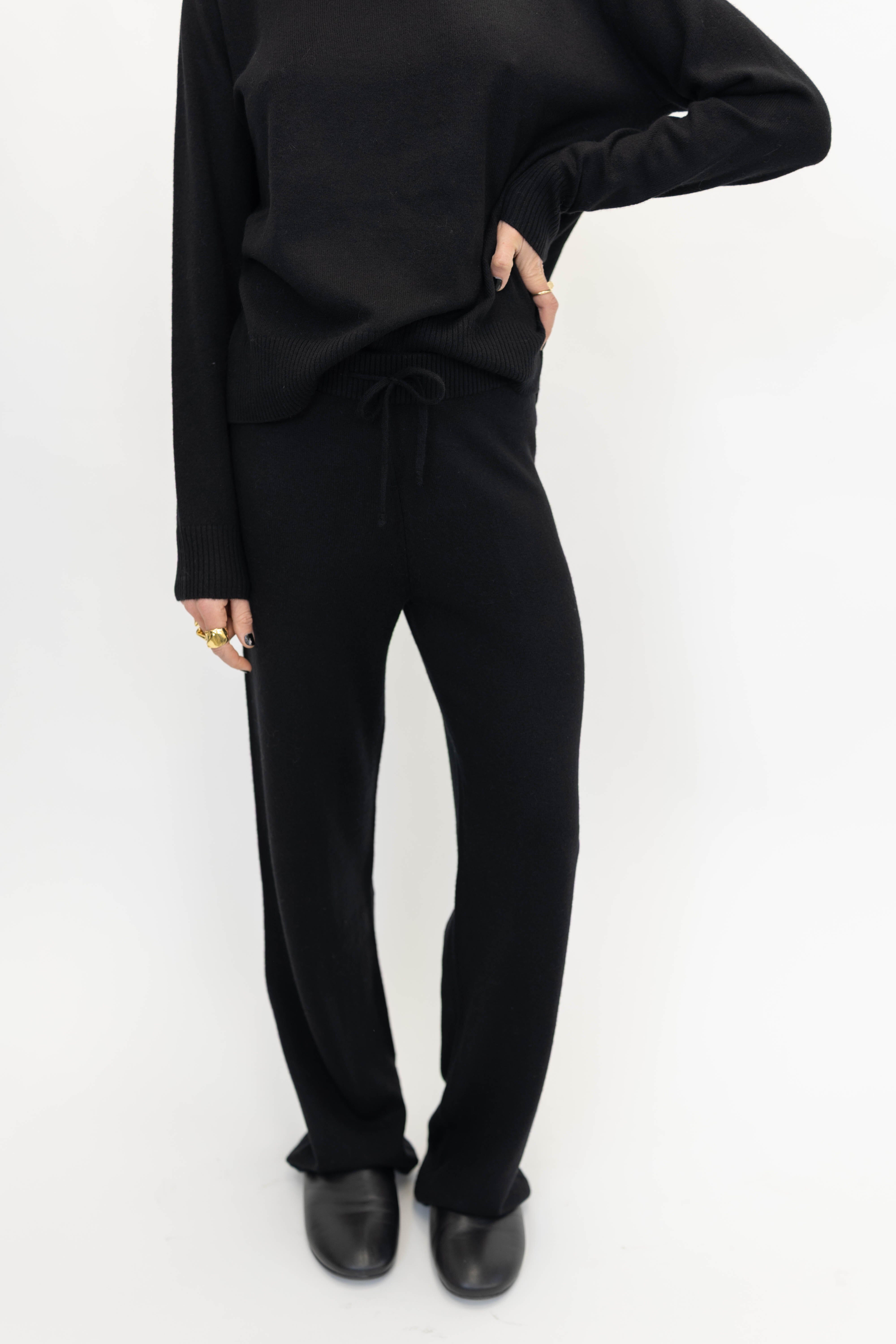 CASHMERE SET IN BLACK KNIT SOFT GOAT 