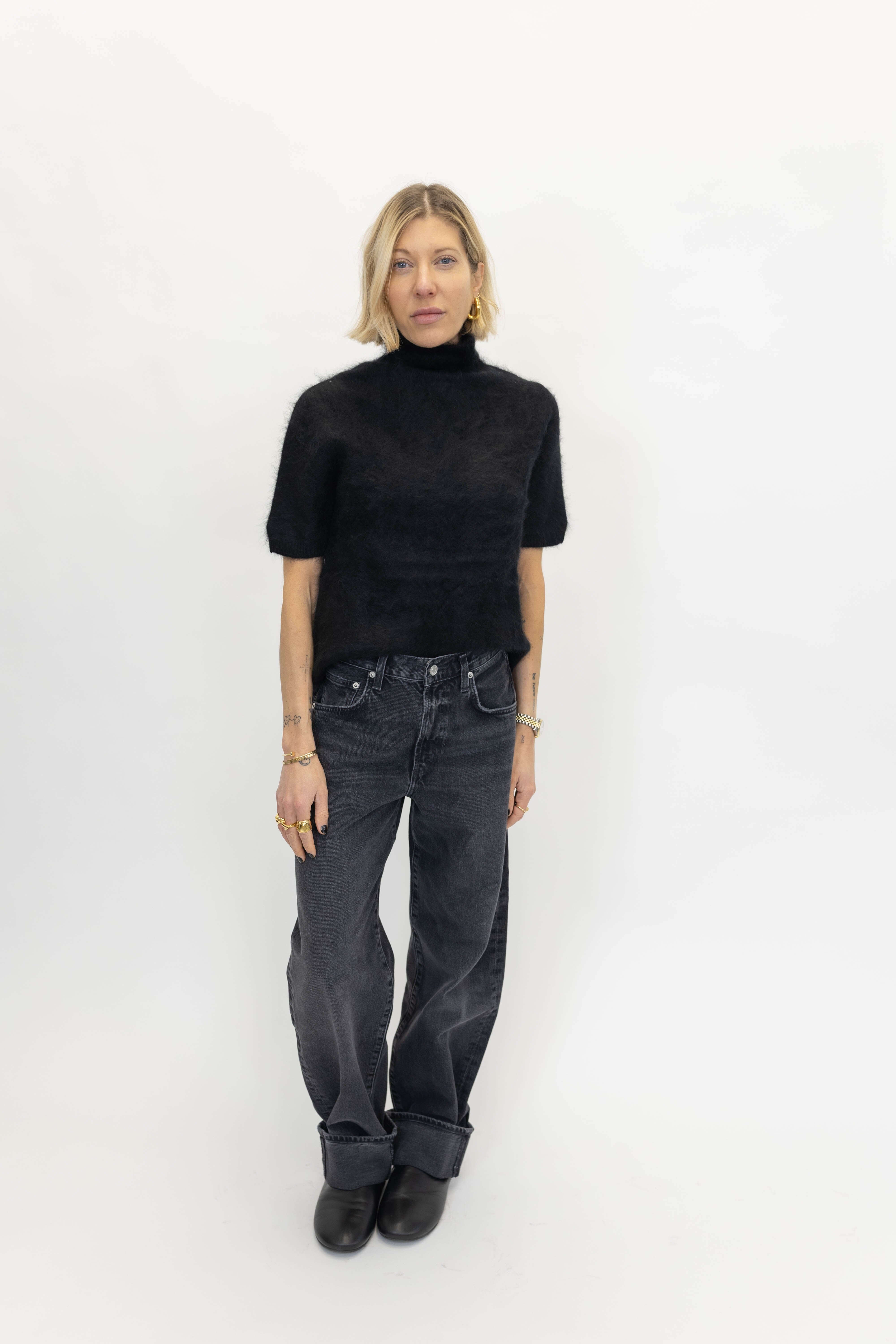 BRUSHED SHORT SLEEVE TURTLENECK IN BLACK KNIT SOFT GOAT 