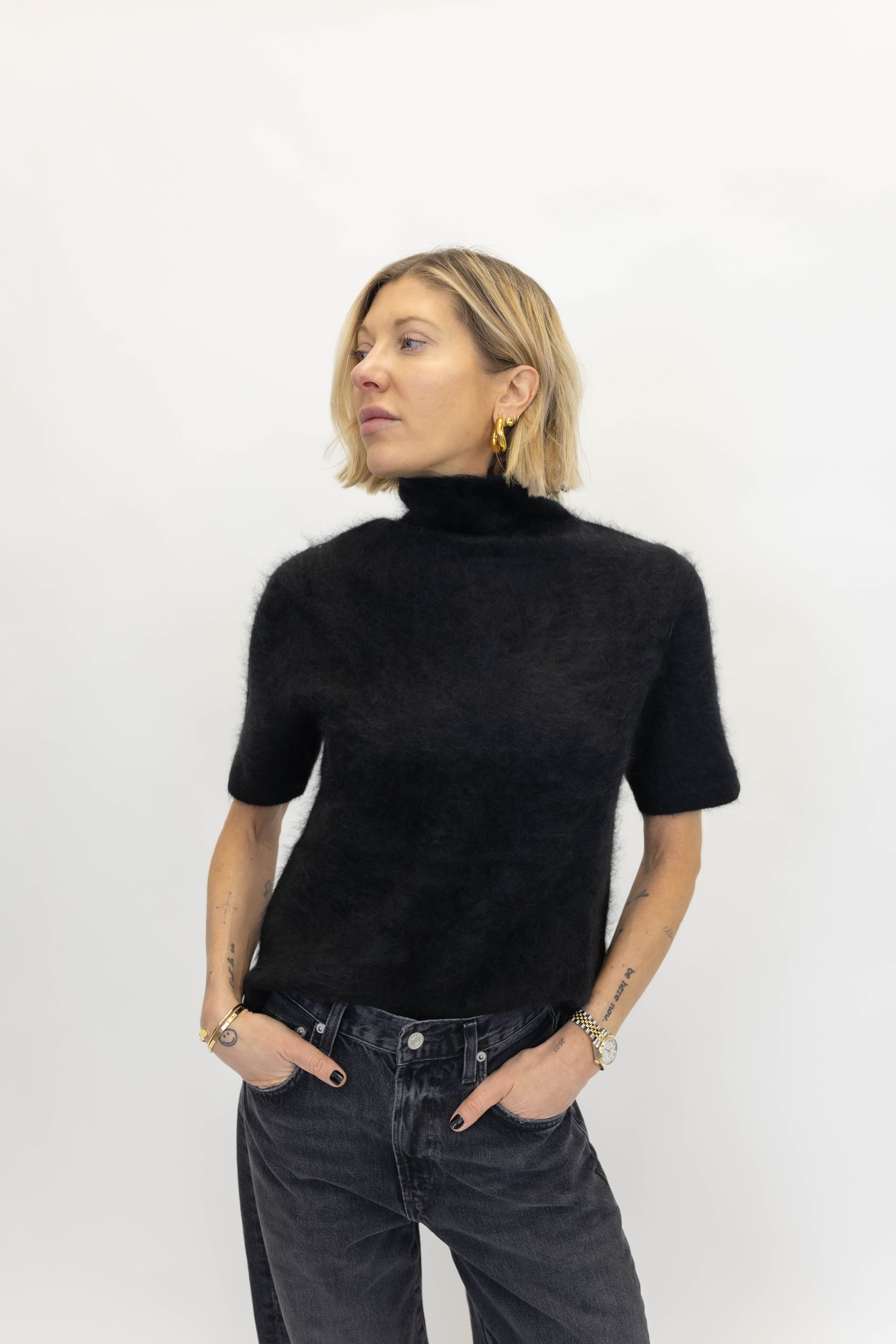 BRUSHED SHORT SLEEVE TURTLENECK IN BLACK KNIT SOFT GOAT 