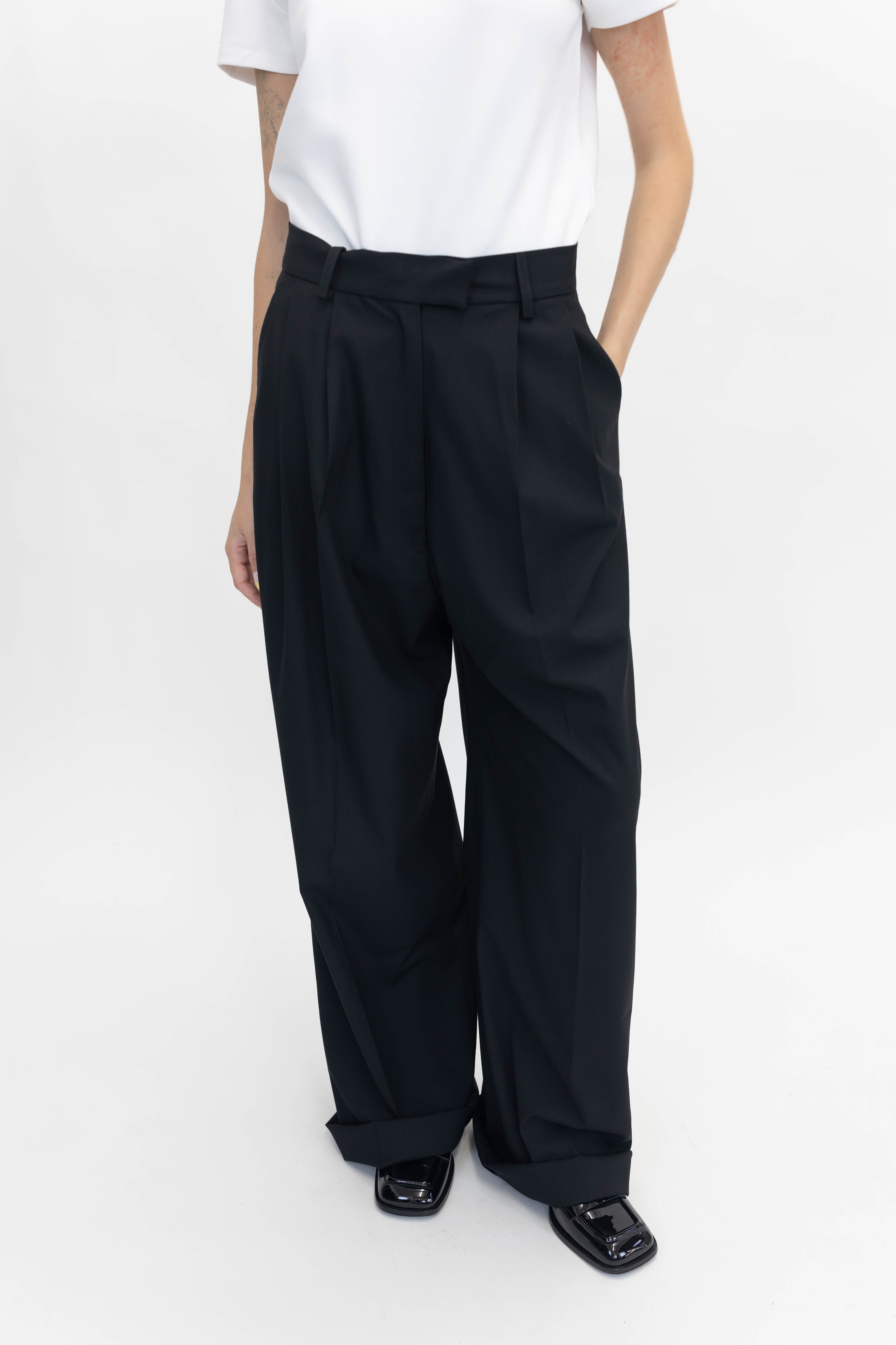 STUDIO CUT PLEATED PANTS IN BLACK PANTS STUDIO CUT 