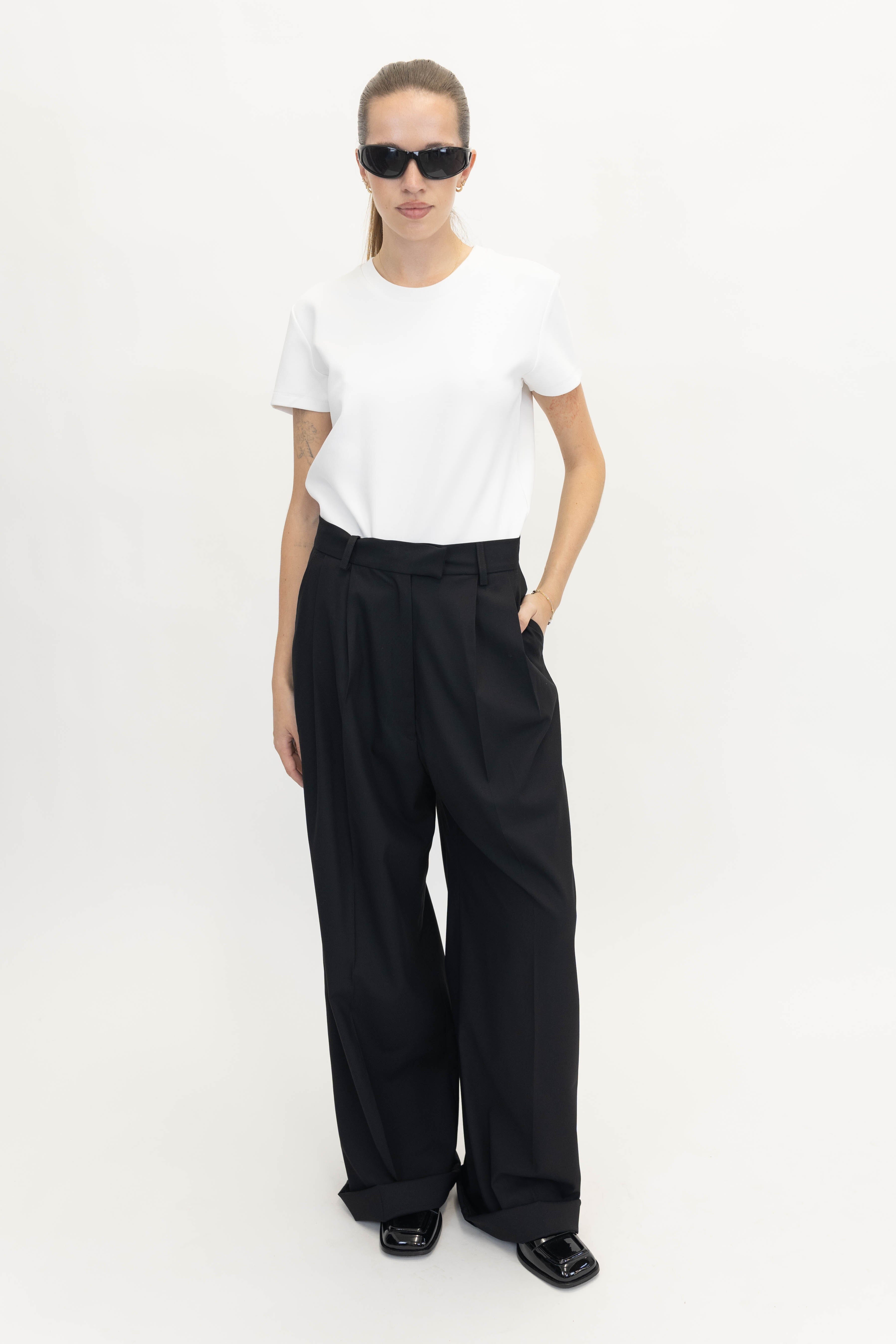 STUDIO CUT PLEATED PANTS IN BLACK PANTS STUDIO CUT 