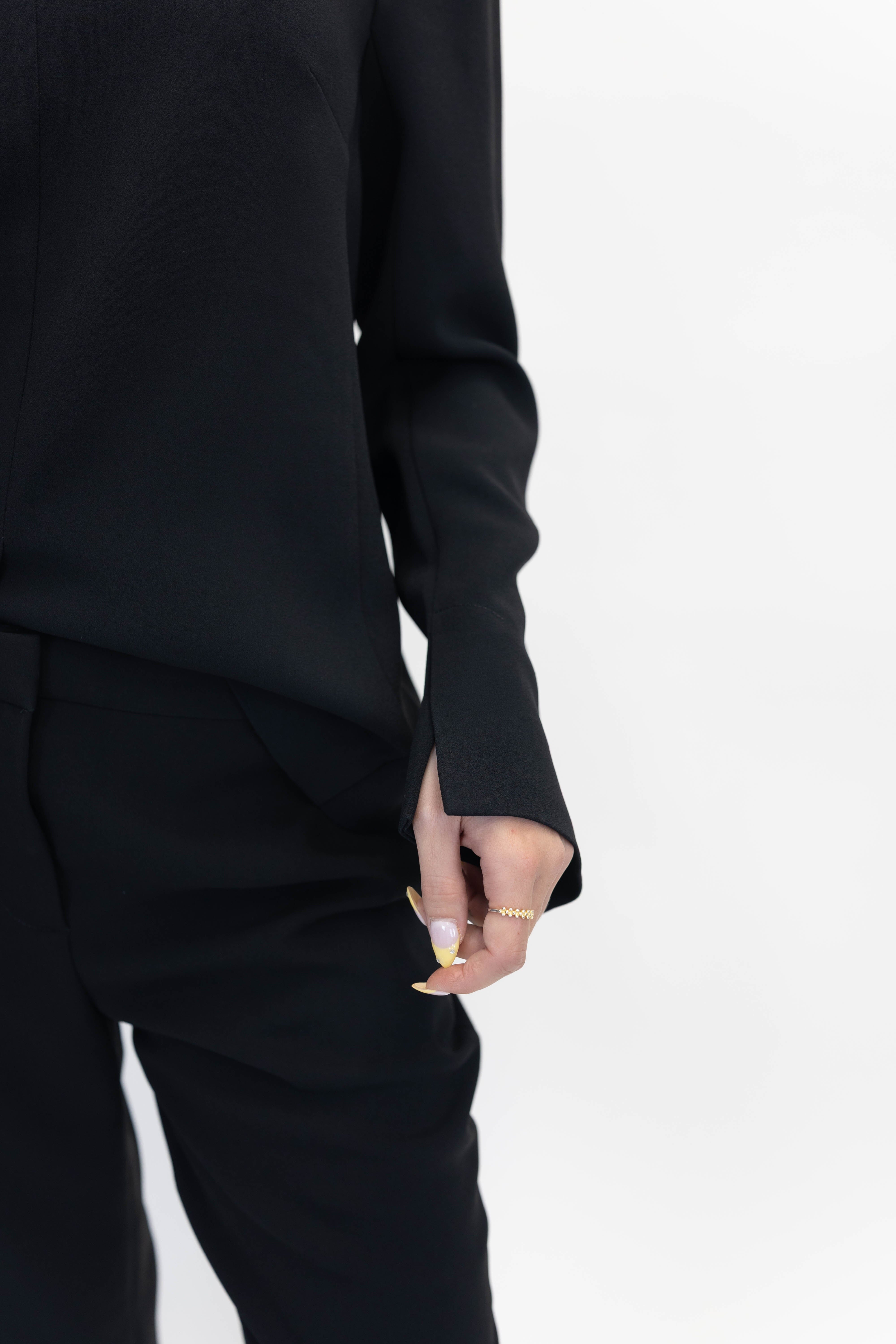 THE GARMENT CREPE SLIT BLOUSE IN BLACK BLOUSE THE GARMENT 