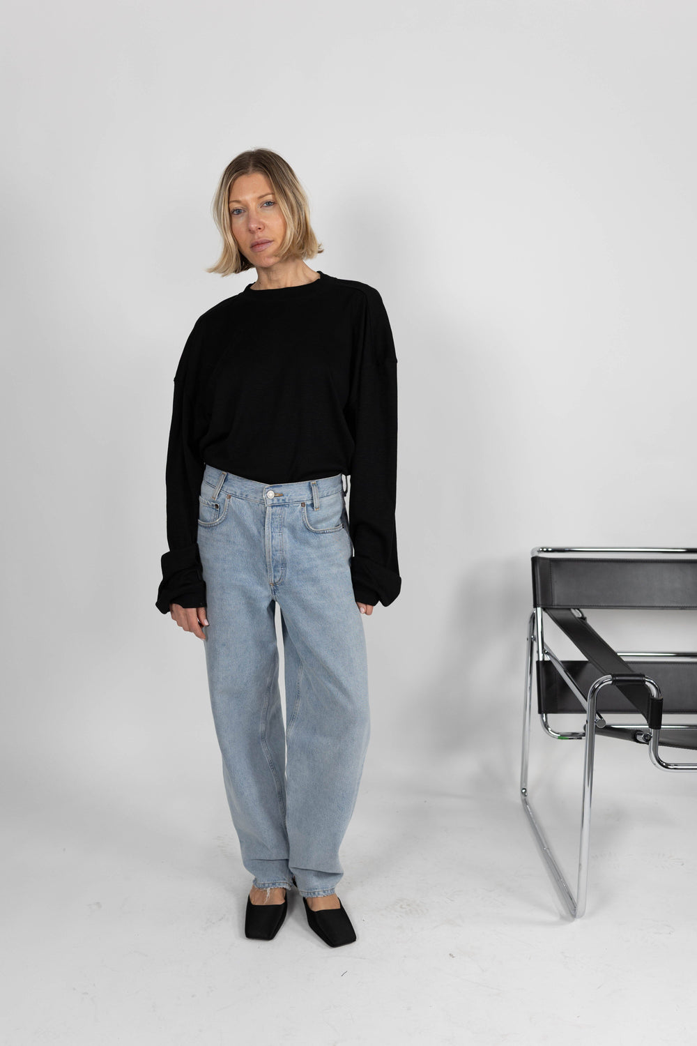 TYLER TEE IN BLACK SWEATSHIRT KURE 