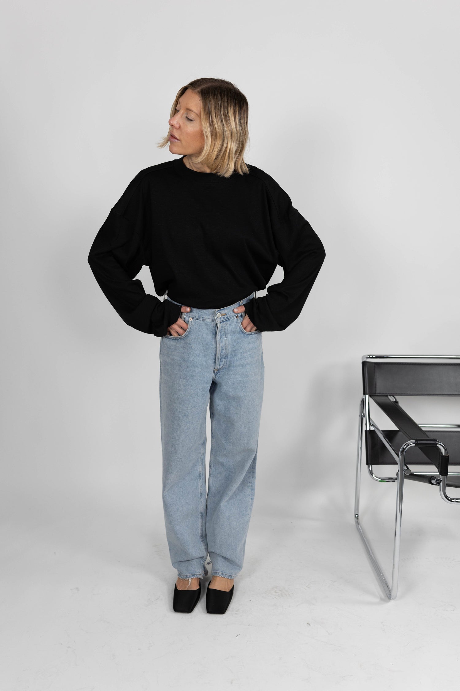 TYLER TEE IN BLACK SWEATSHIRT KURE 