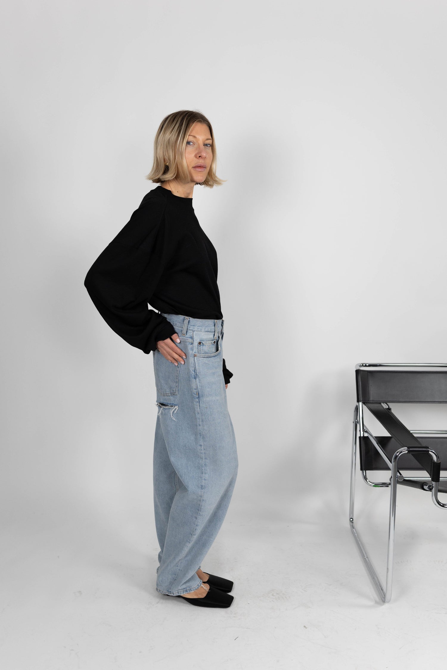 TYLER TEE IN BLACK SWEATSHIRT KURE 