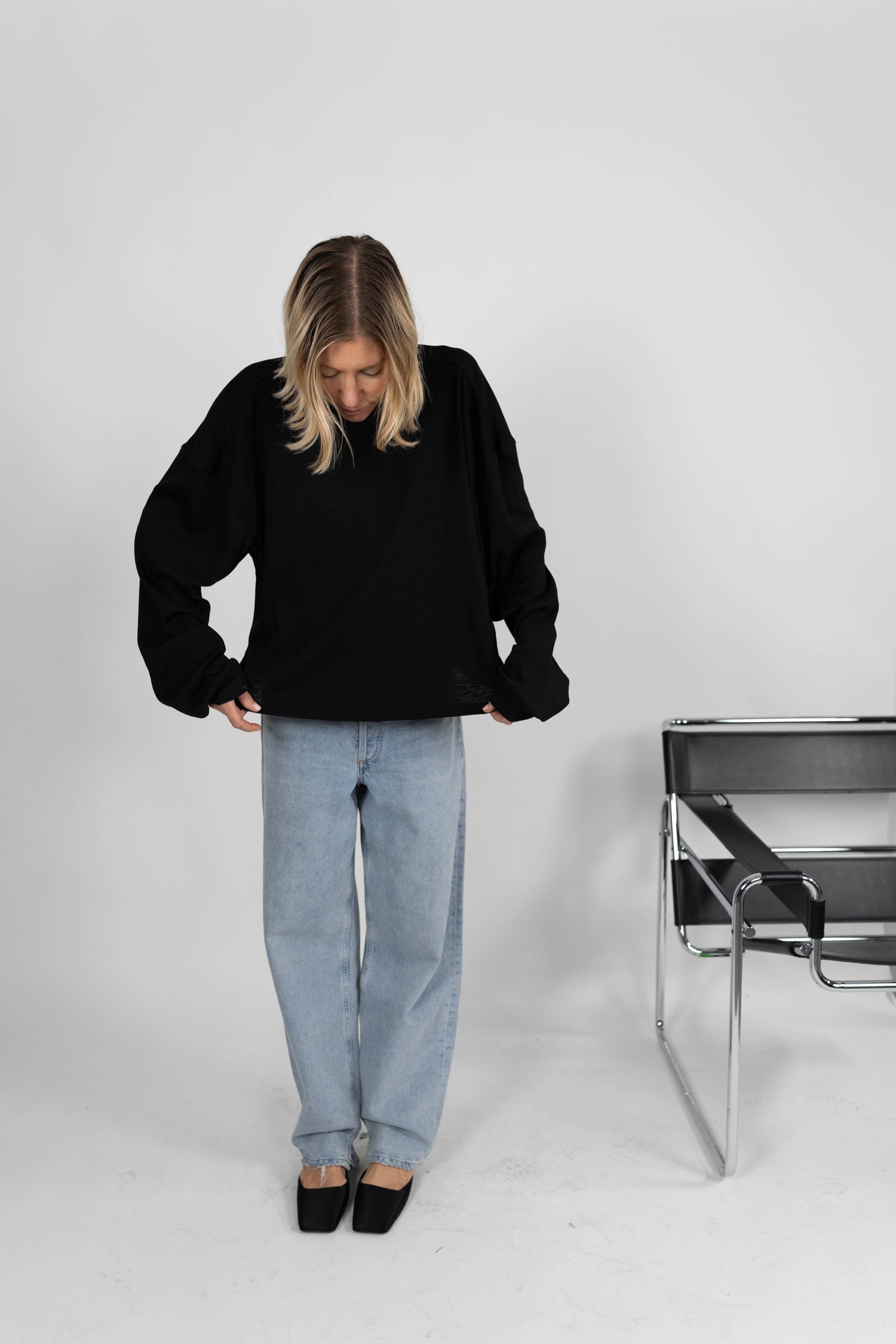 TYLER TEE IN BLACK SWEATSHIRT KURE 