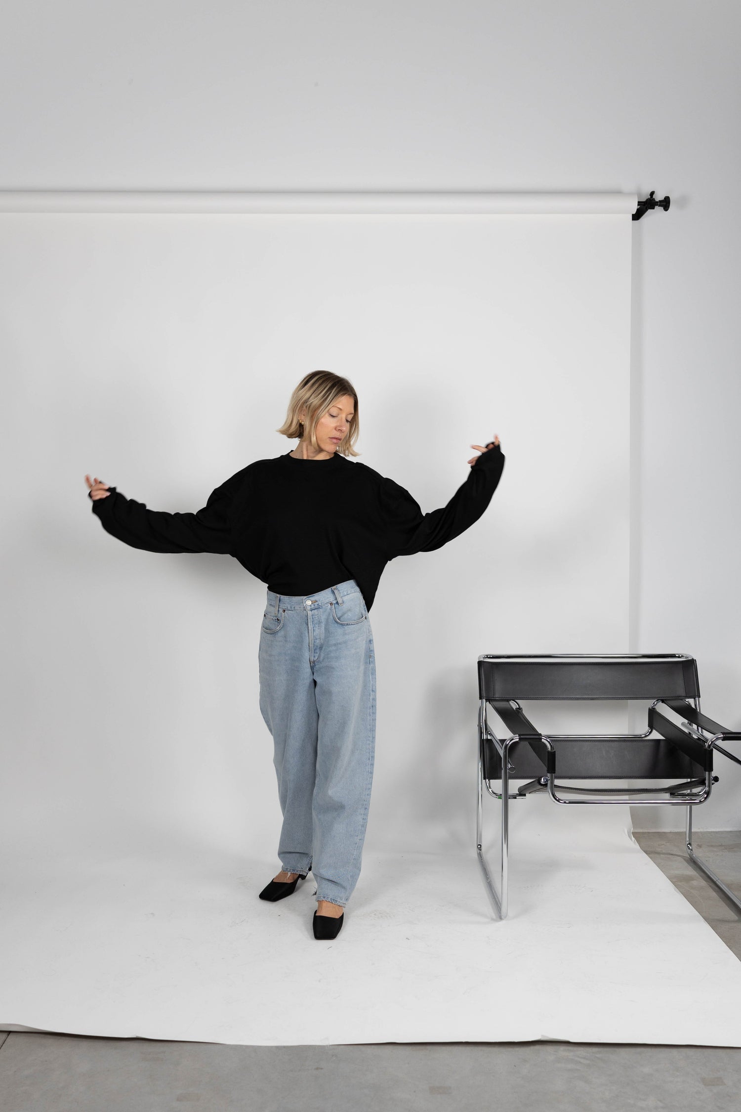 TYLER TEE IN BLACK SWEATSHIRT KURE 