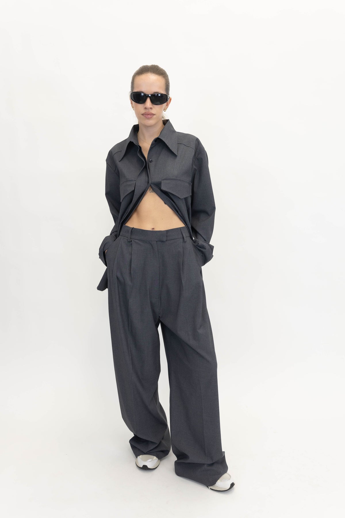 STUDIO CUT PLEATED PANTS IN GREY PANTS STUDIO CUT 