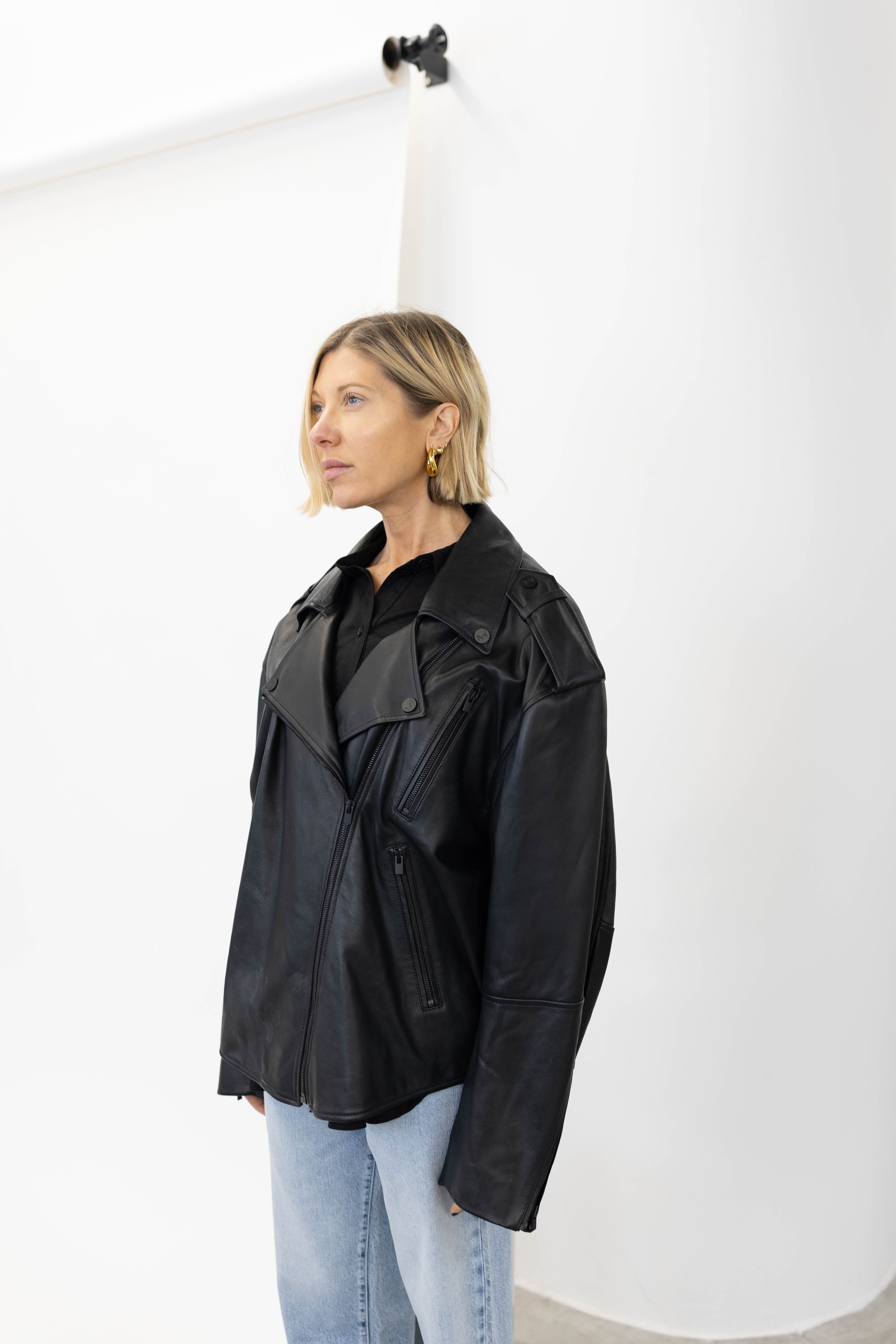BEZONS LEATHER JACKET IN BLACK JACKET THE MANNEI 