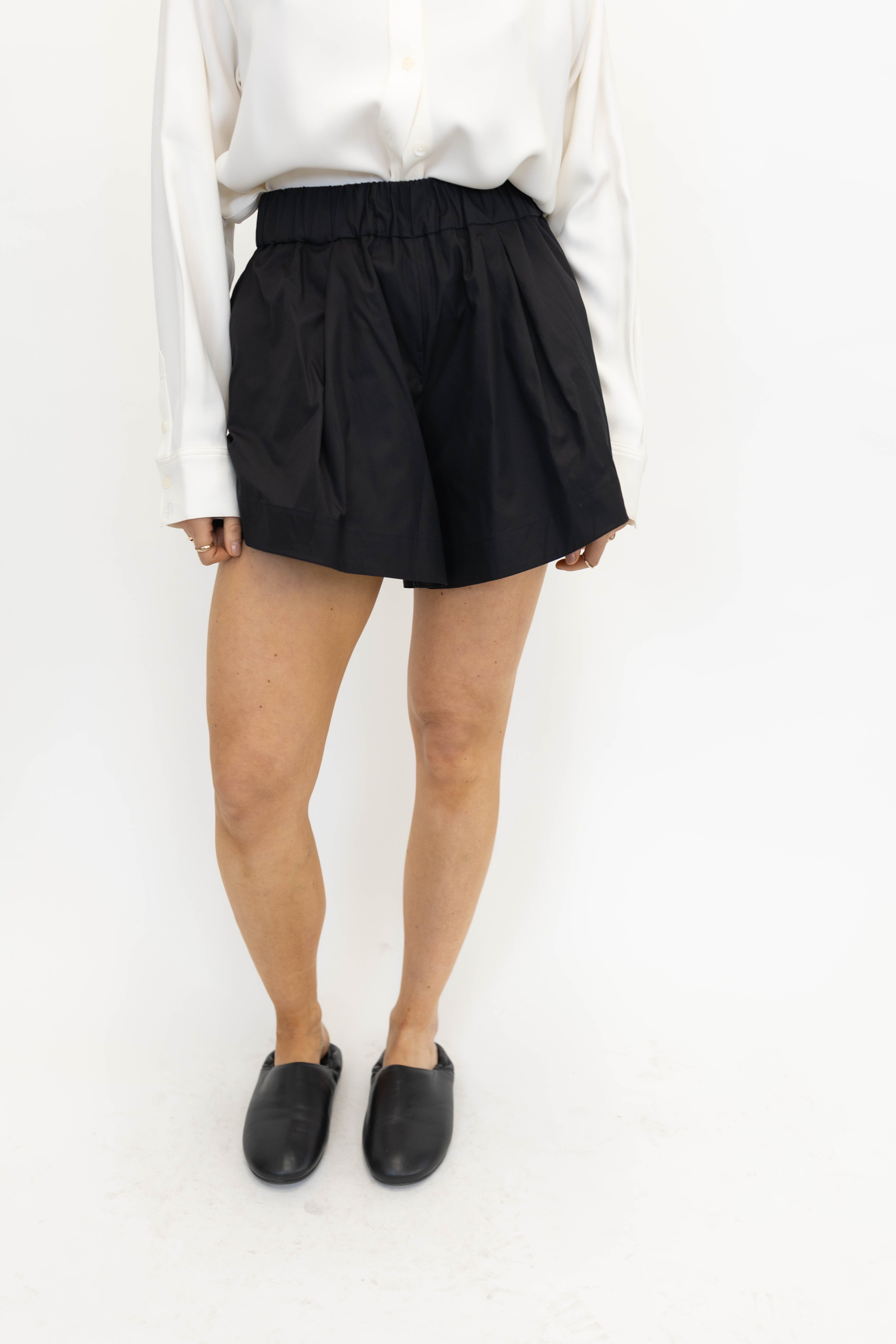 JOJO SHORTS IN BLACK SHORT STYLEIN 
