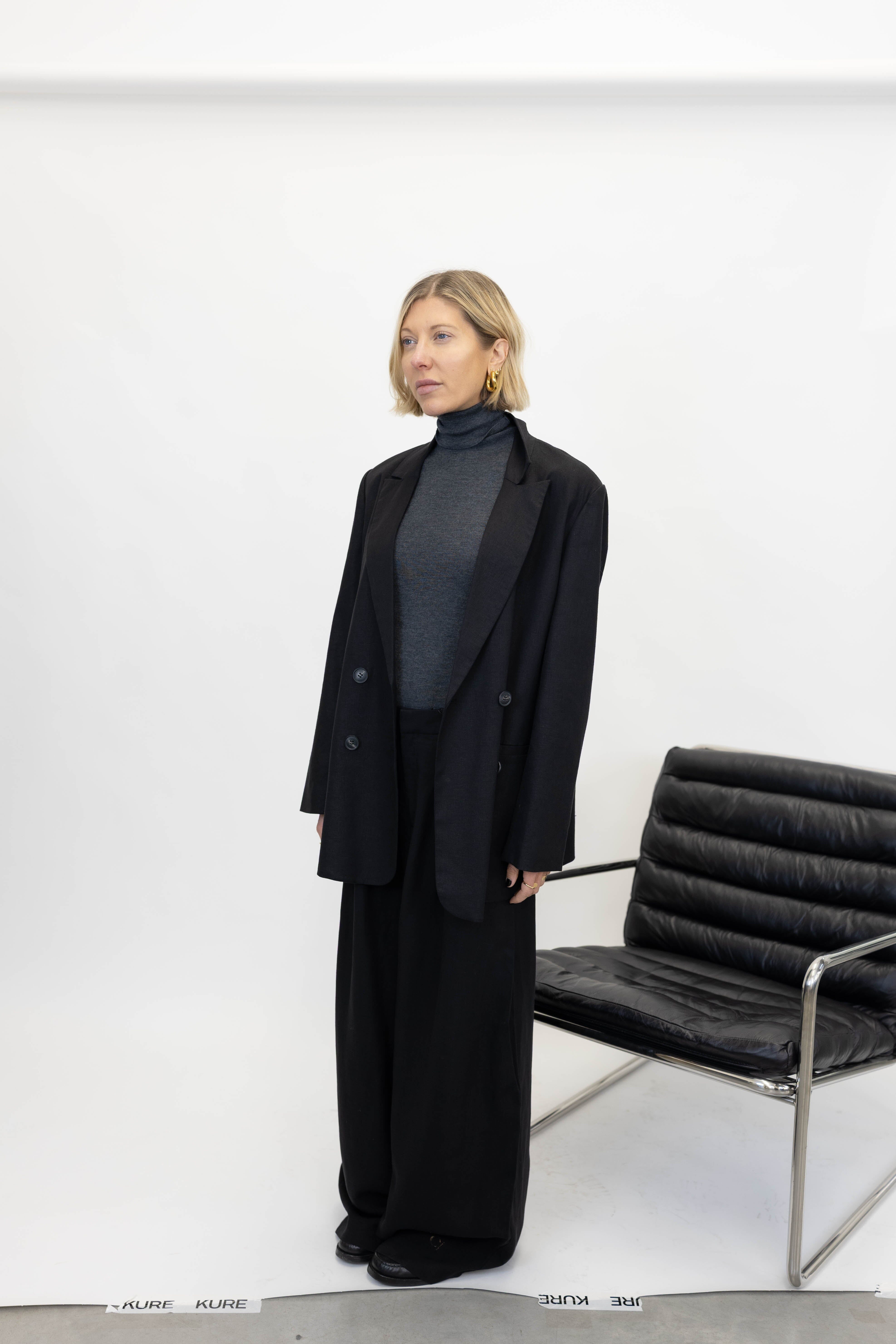 ELARAH LINEN BLAZER IN BLACK BLAZER GESTUZ 