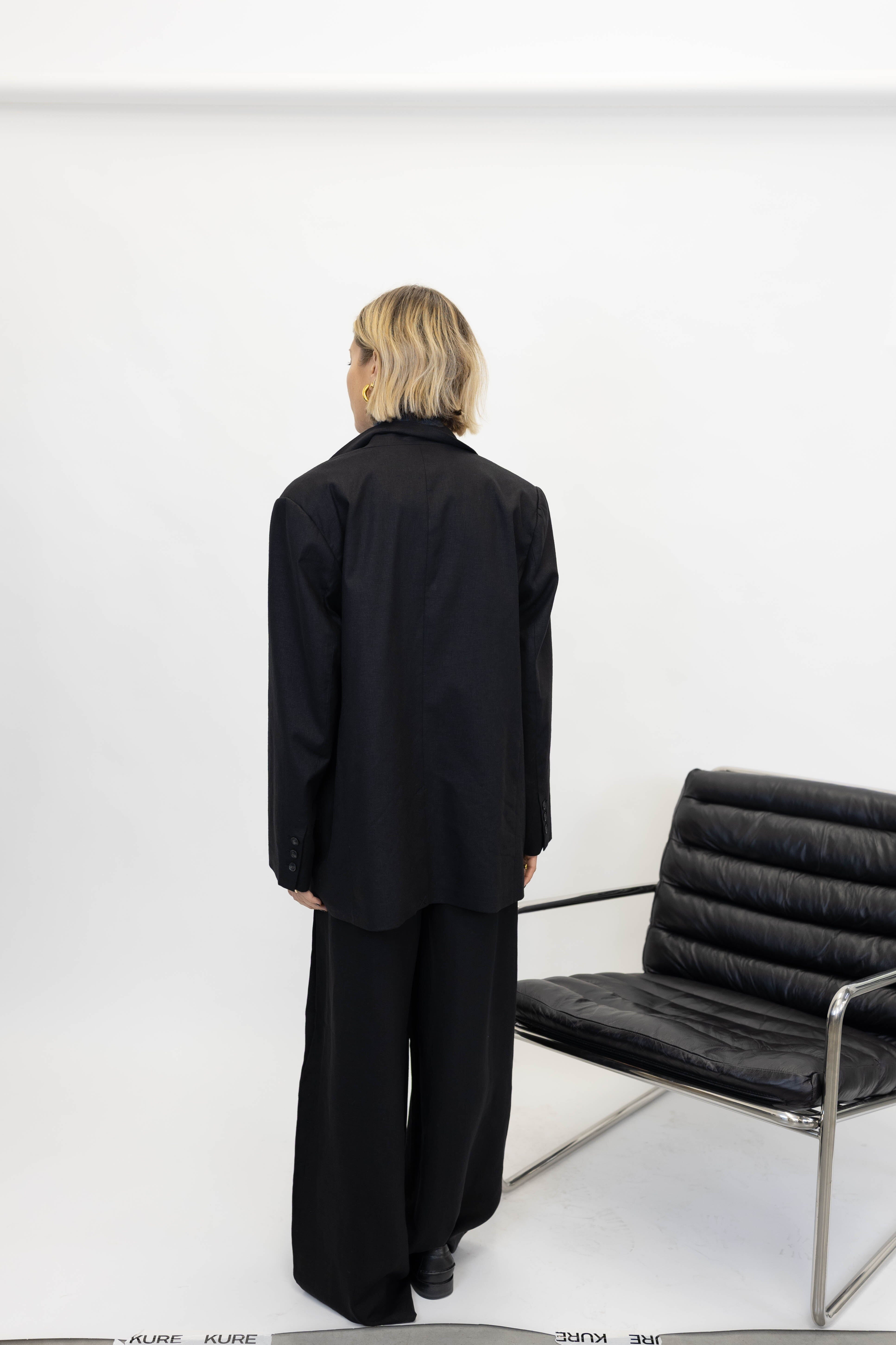 ELARAH LINEN BLAZER IN BLACK BLAZER GESTUZ 