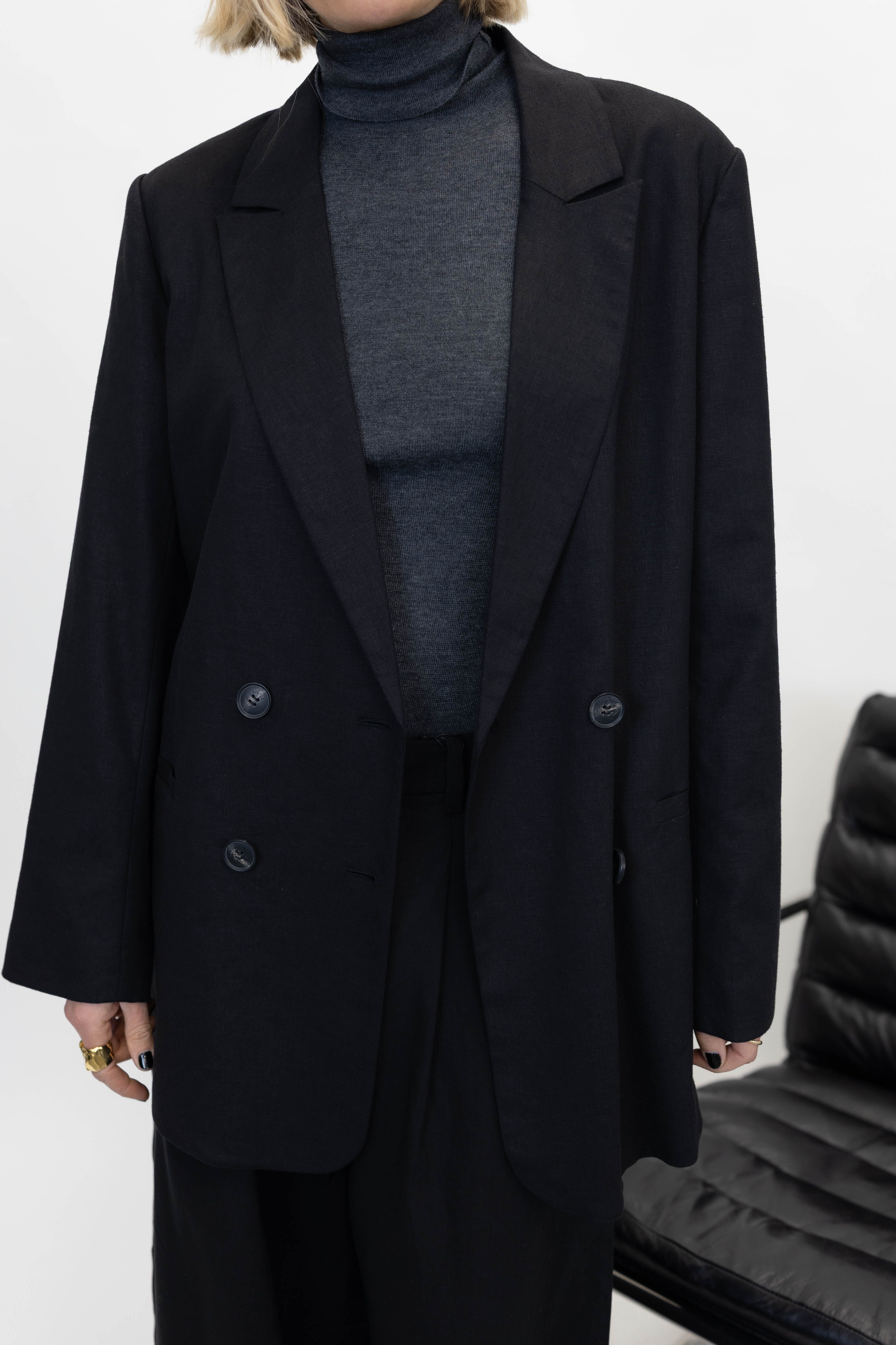 ELARAH LINEN BLAZER IN BLACK BLAZER GESTUZ 