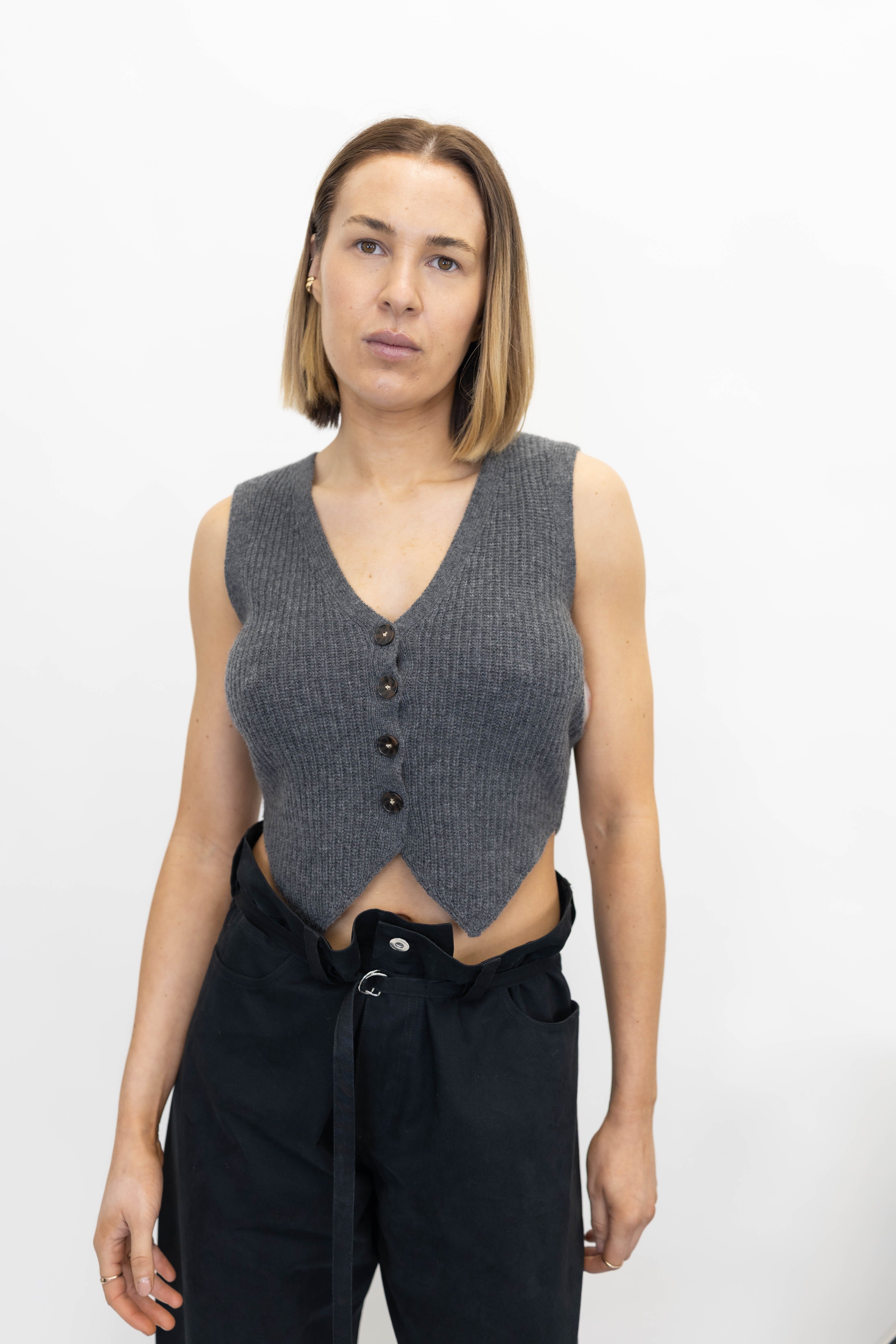 COMO KNIT VEST IN GREY VEST THE GARMENT 