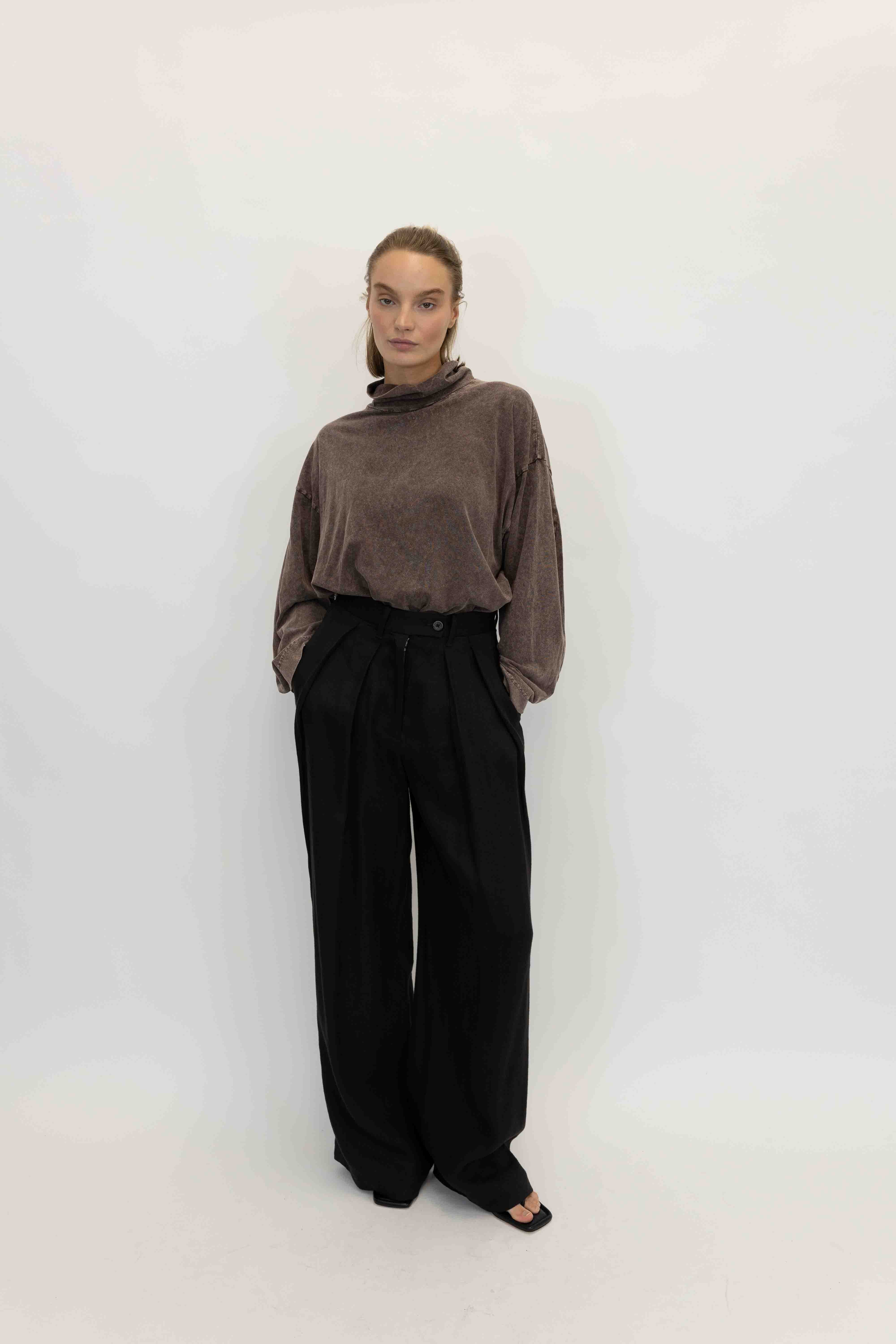 IVY MARBLE MOCKNECK IN EBONY TSHIRT HAIKURE 