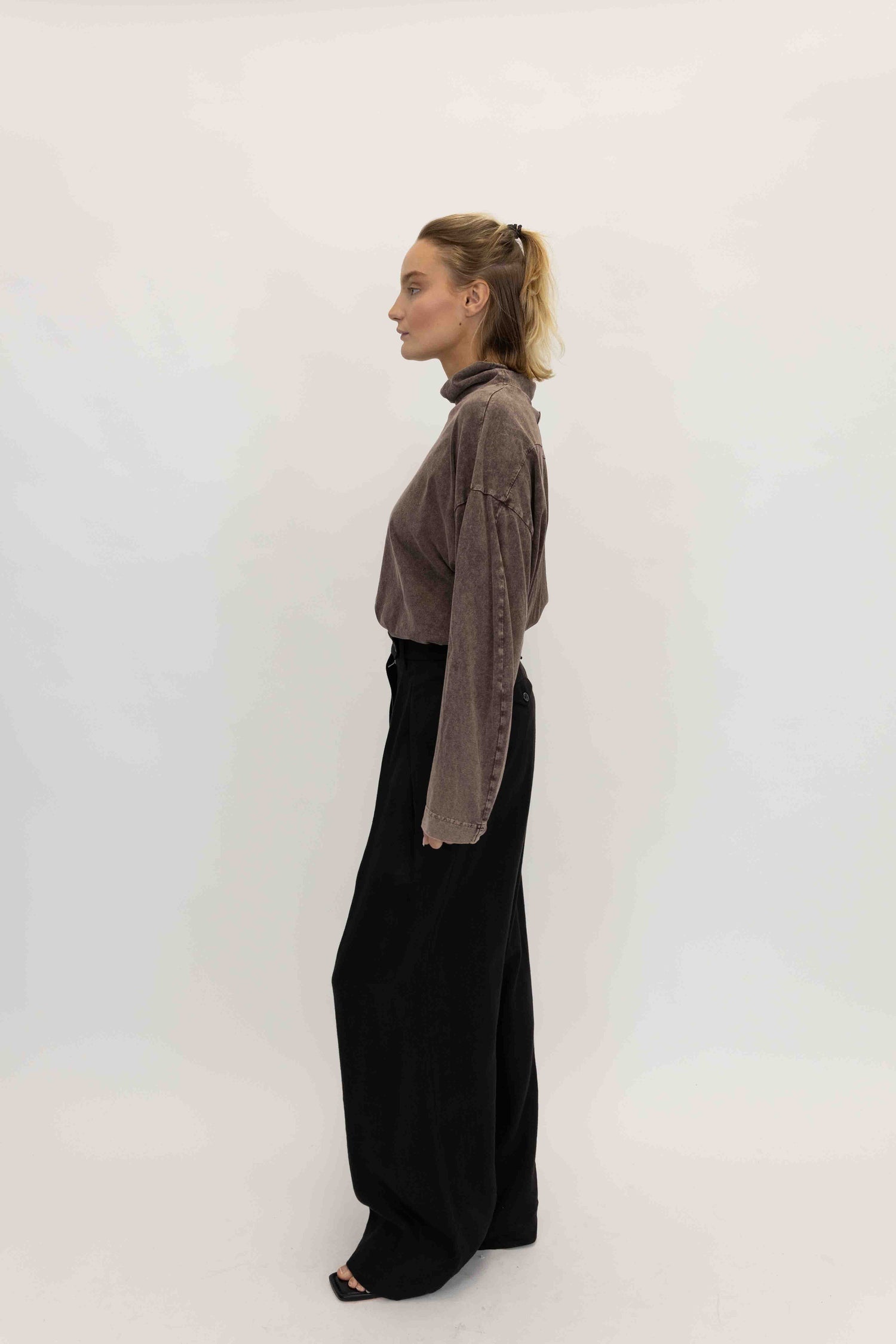 IVY MARBLE MOCKNECK IN EBONY TSHIRT HAIKURE 