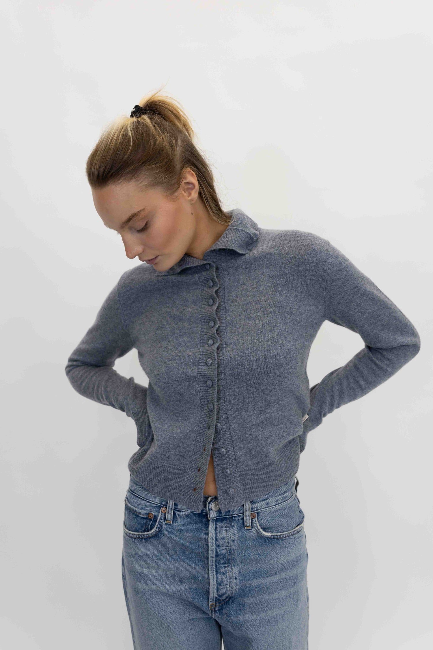 LIGHT KNIT CARDIGAN IN LIGHT GREY CARDIGAN REMAIN 