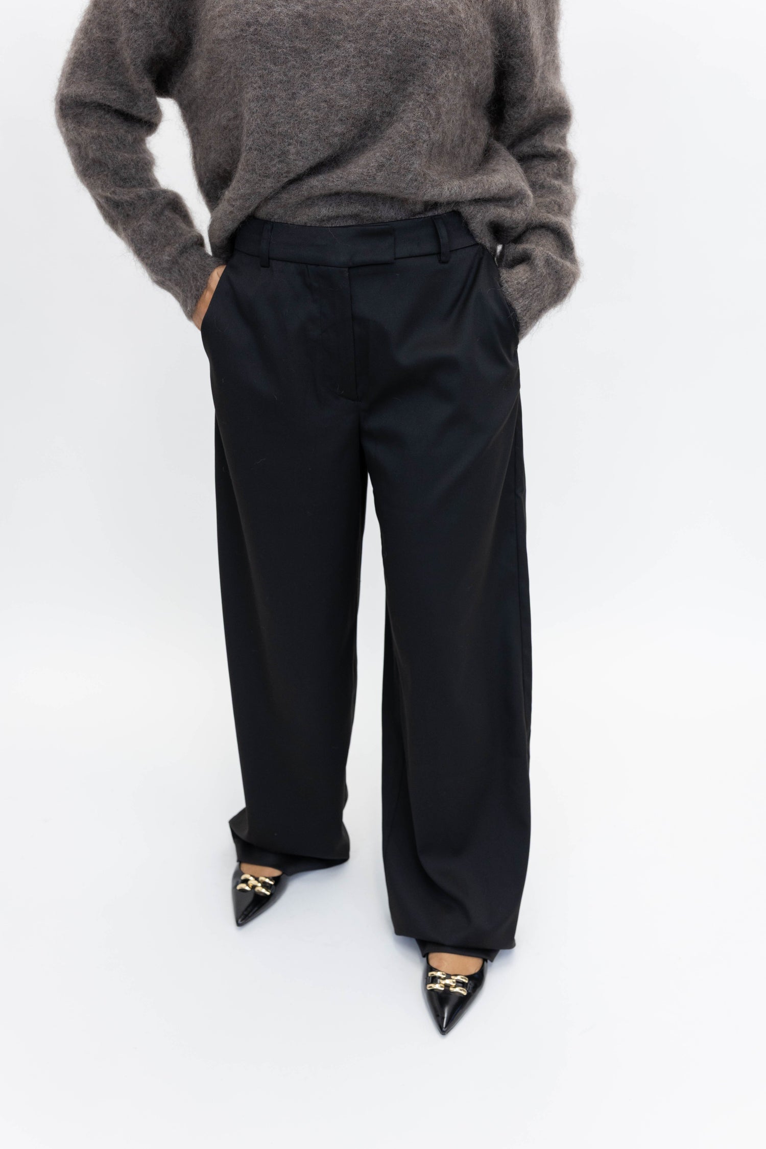 COCOON SUITING PANTS IN BLACK PANTS REMAIN 