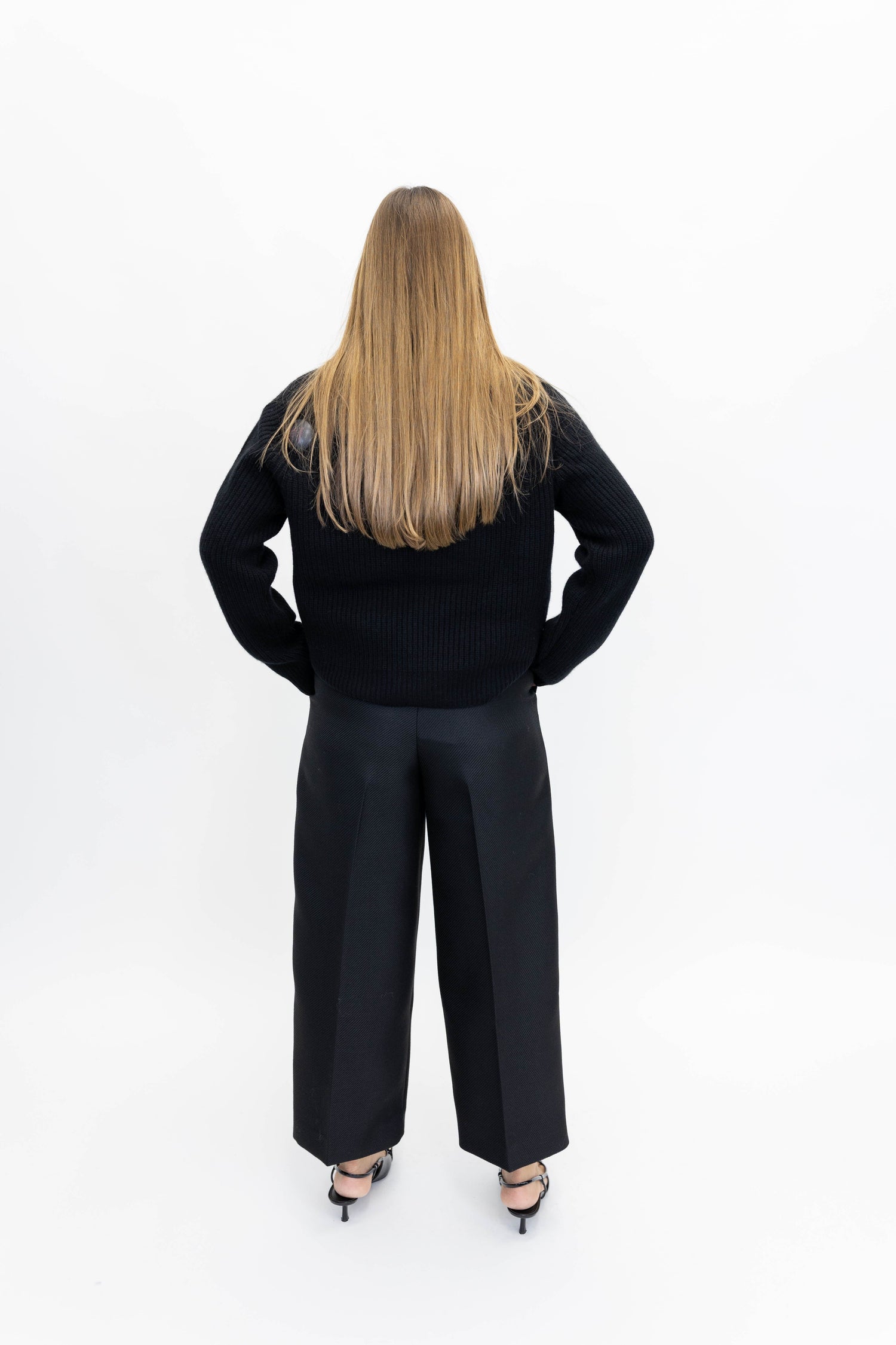 OLLY CROPPED MIDT WAIST PANTS IN BLACK PANTS HERSKIND 
