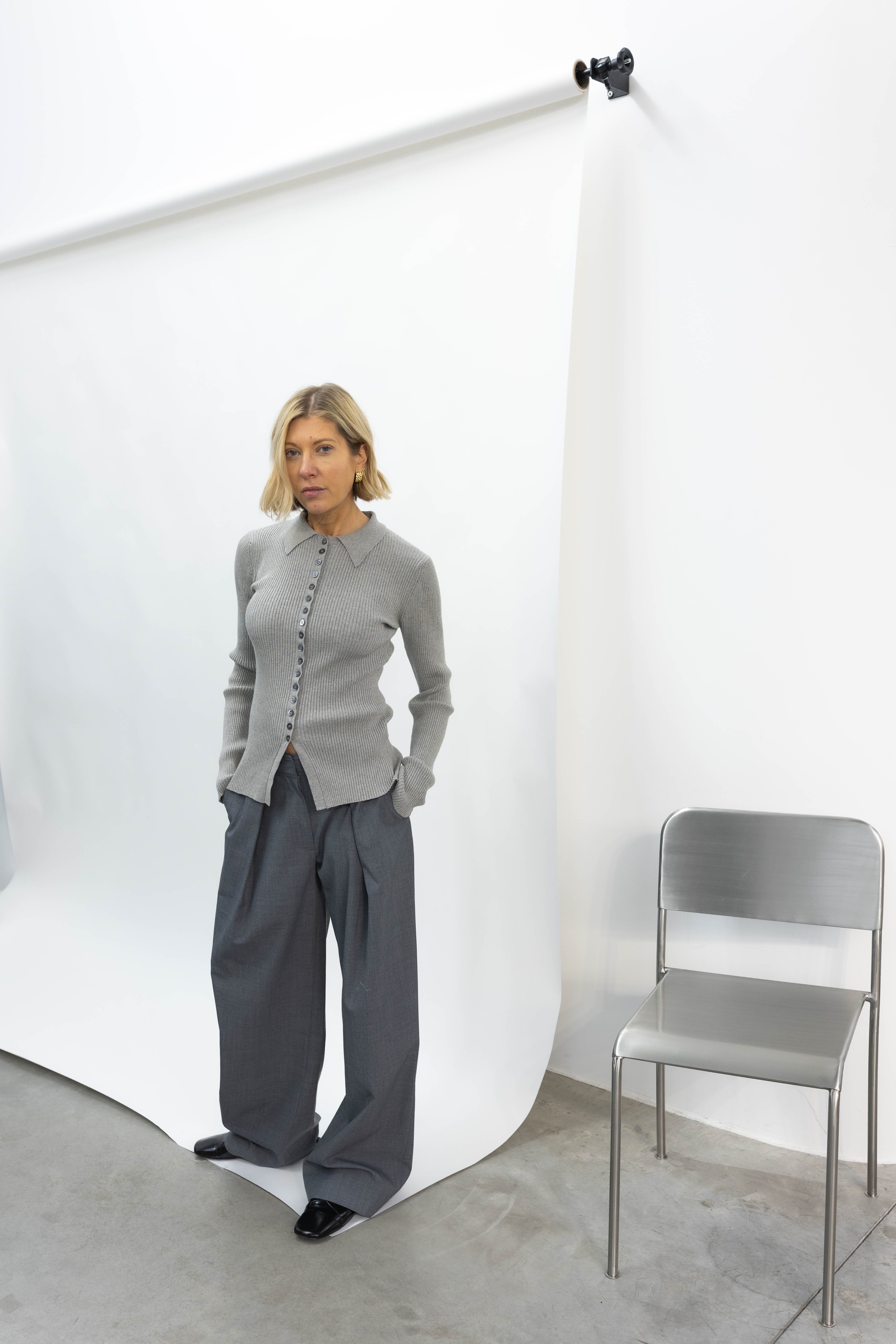 ELONGATED RIB CARDIGAN IN LIGHT GREY CARDIGAN ROHE 