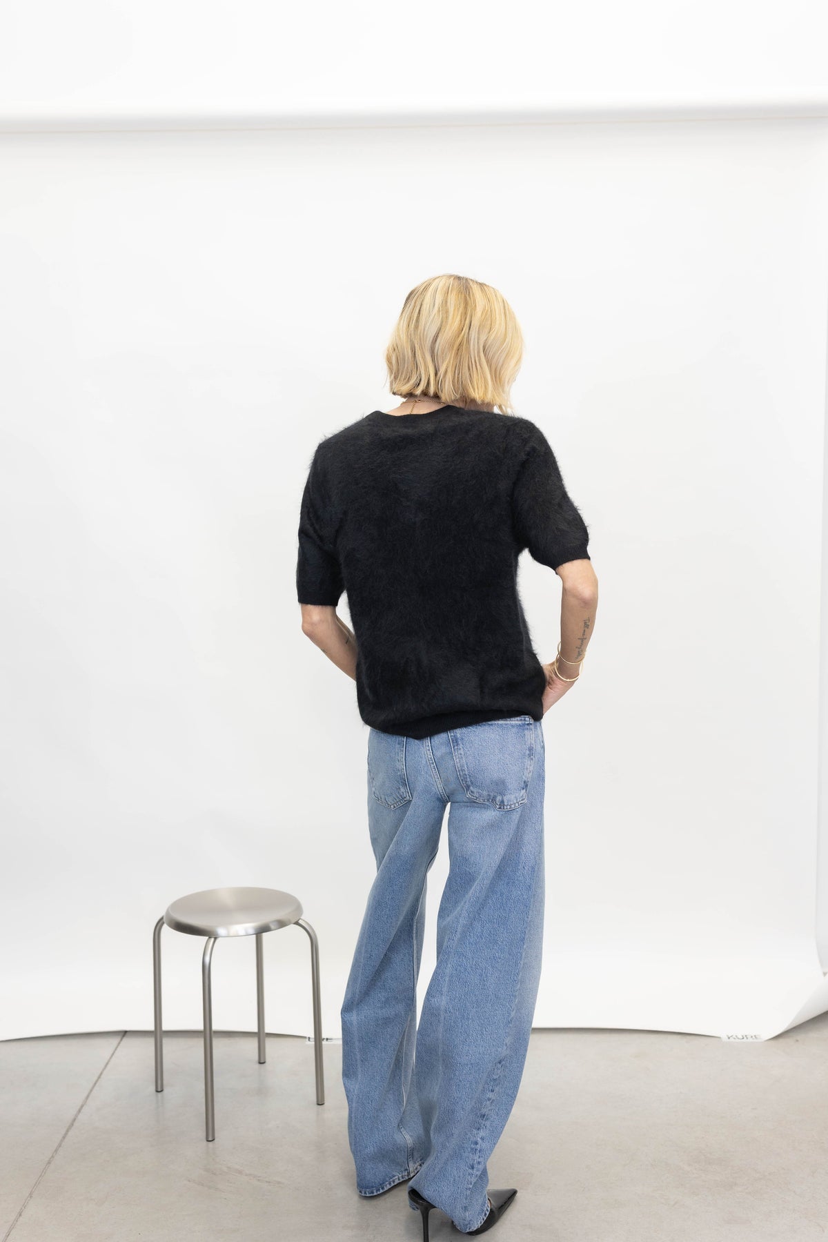 BRUSHED SHORT SLEEVE IN BLACK KNIT SOFT GOAT 