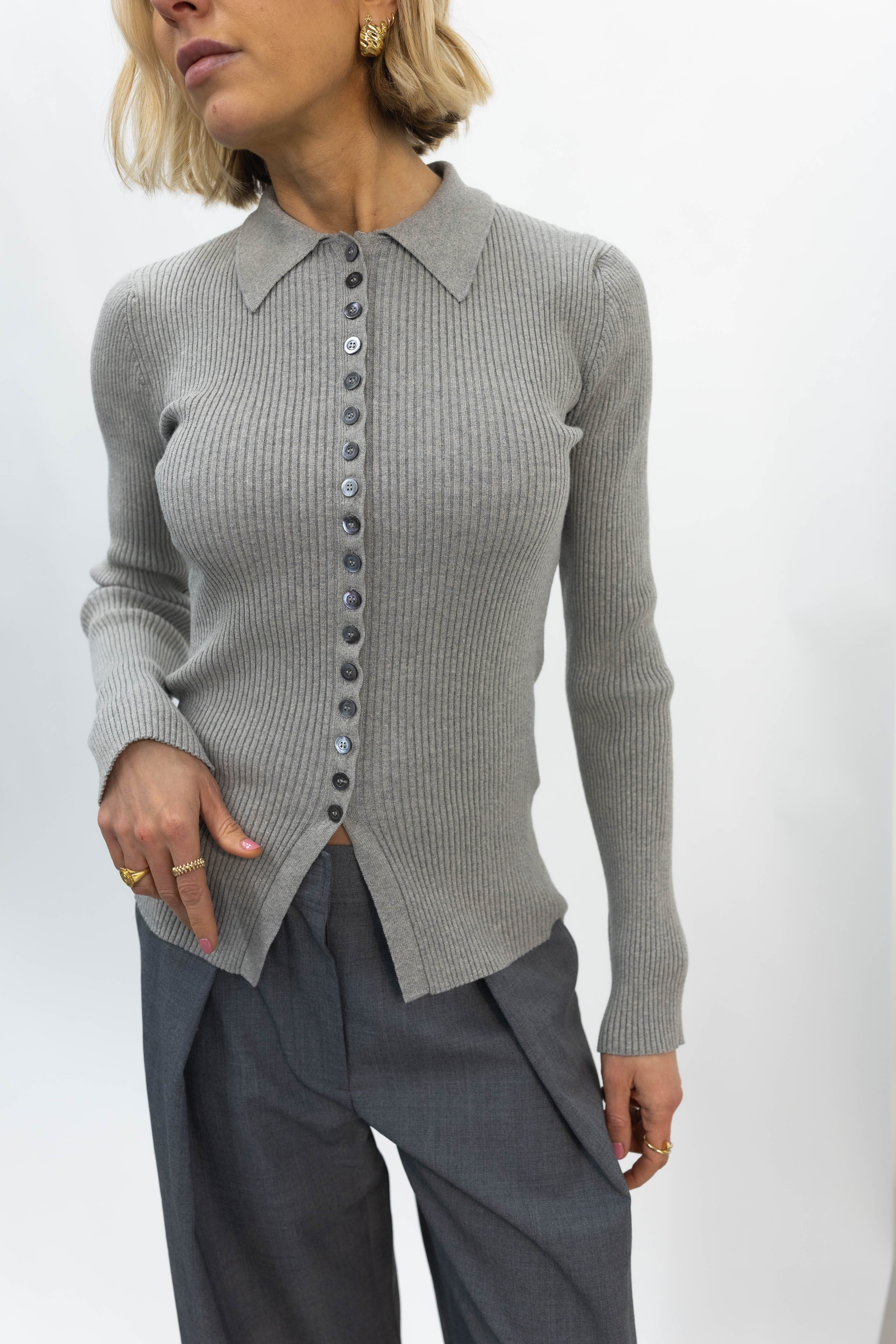 ELONGATED RIB CARDIGAN IN LIGHT GREY CARDIGAN ROHE 