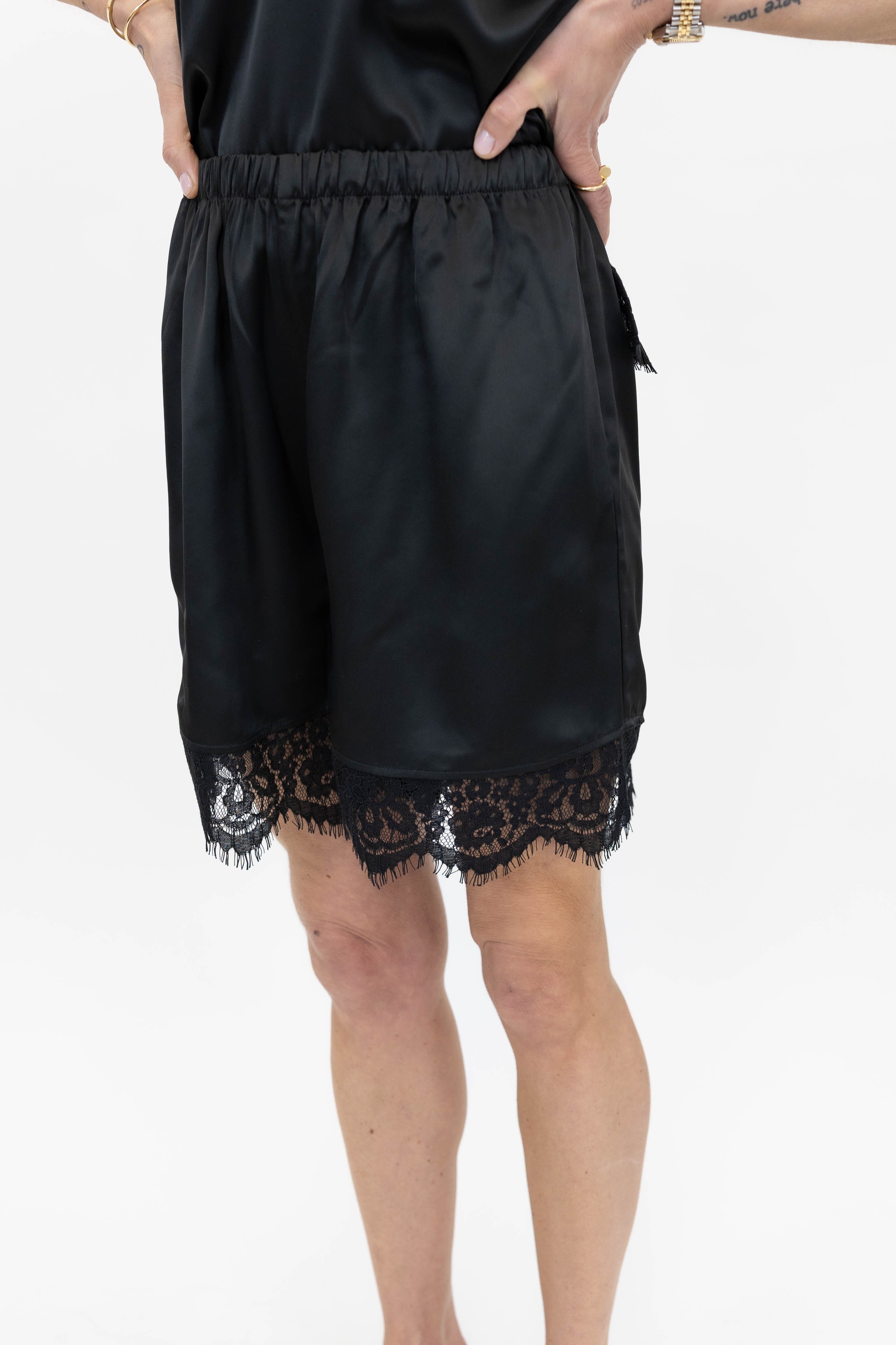 GRACE SHORTS IN BLACK SHORTS ONE&OTHER 
