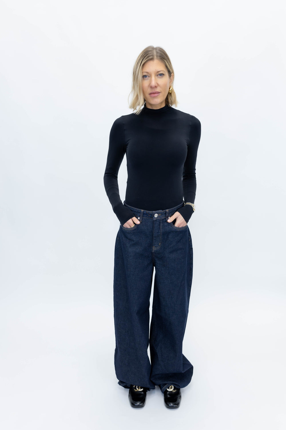 MAE HW BARREL JEANS IN DARK BLUE JEANS GESTUZ 