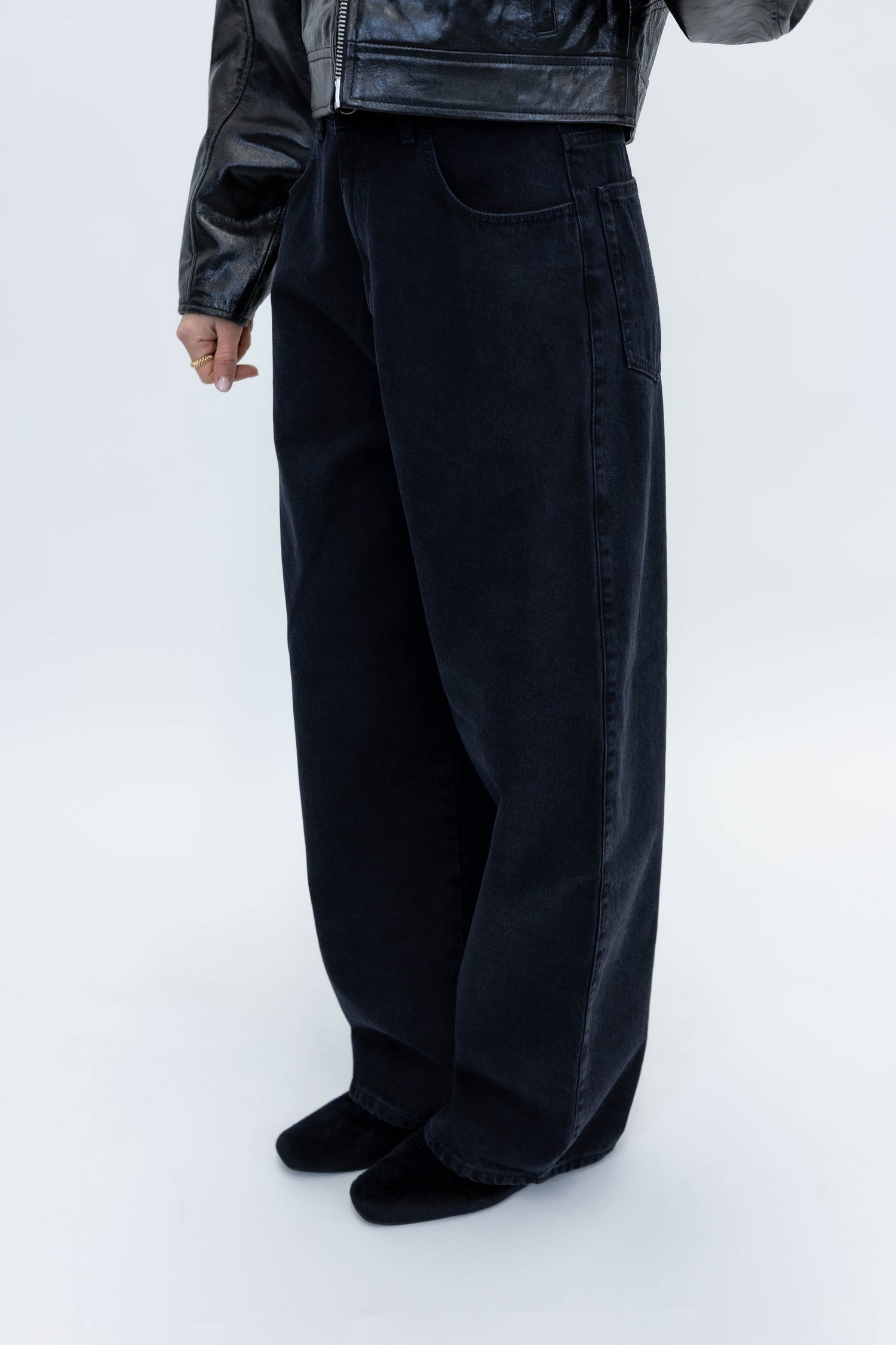 BARREL LEG DENIM IN BLACK JEANS ROHE 